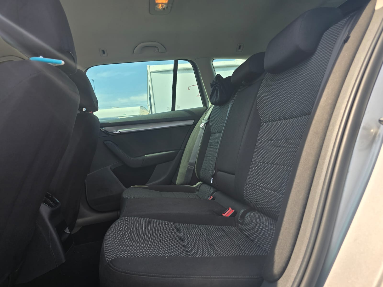 SKODA Octavia Combi 2.0 TDI L&K DSG-image-8