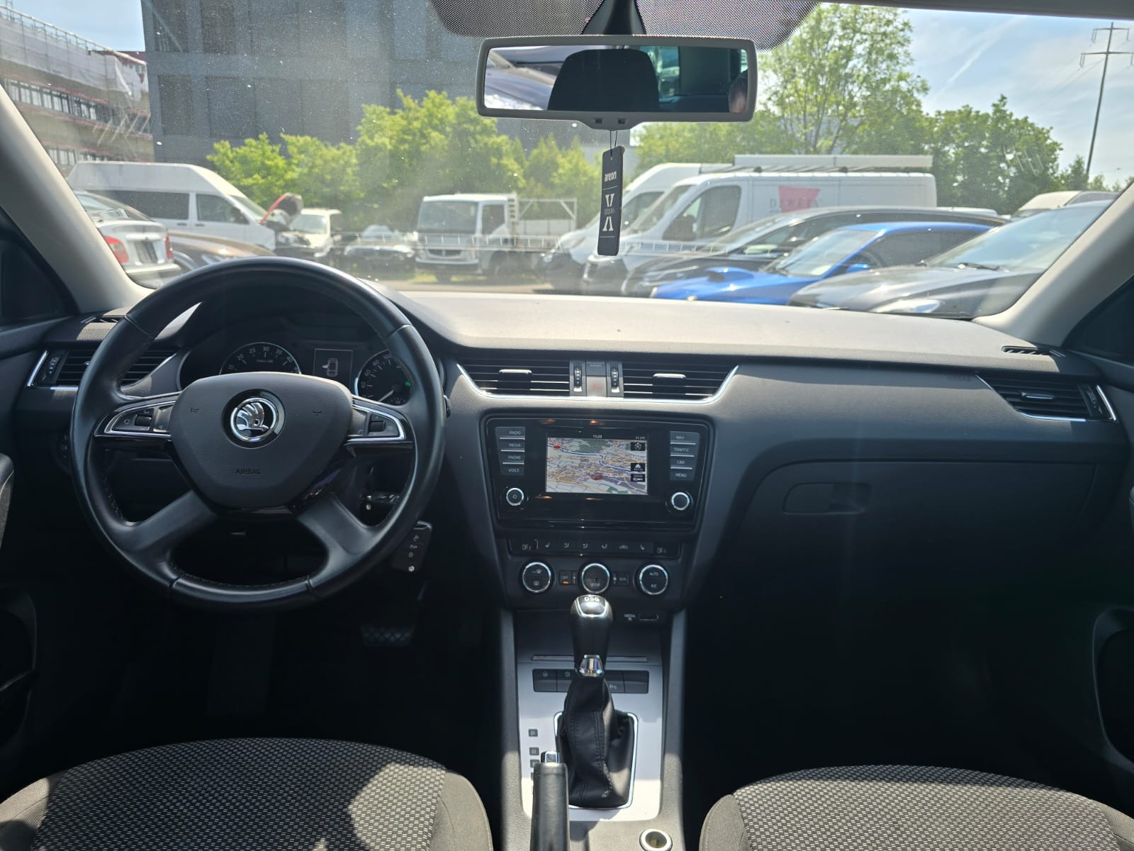 SKODA Octavia Combi 2.0 TDI L&K DSG-image-3