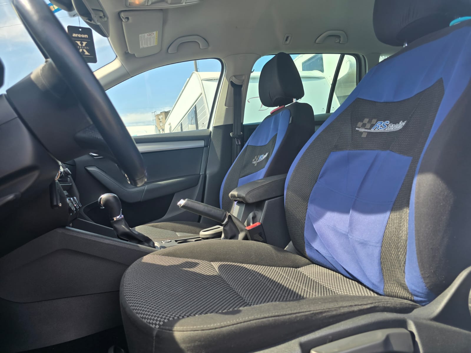 SKODA Octavia Combi 2.0 TDI L&K DSG-image-9