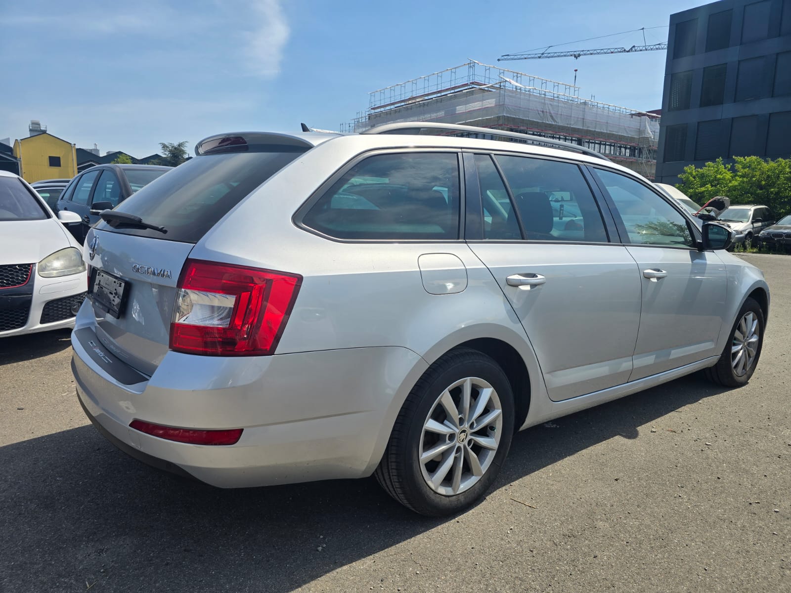 SKODA Octavia Combi 2.0 TDI L&K DSG-image-6