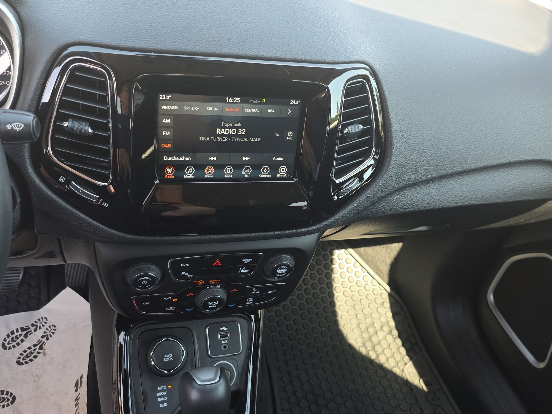 JEEP Compass 1.4 Turbo Limited AWD 9ATX-image-8