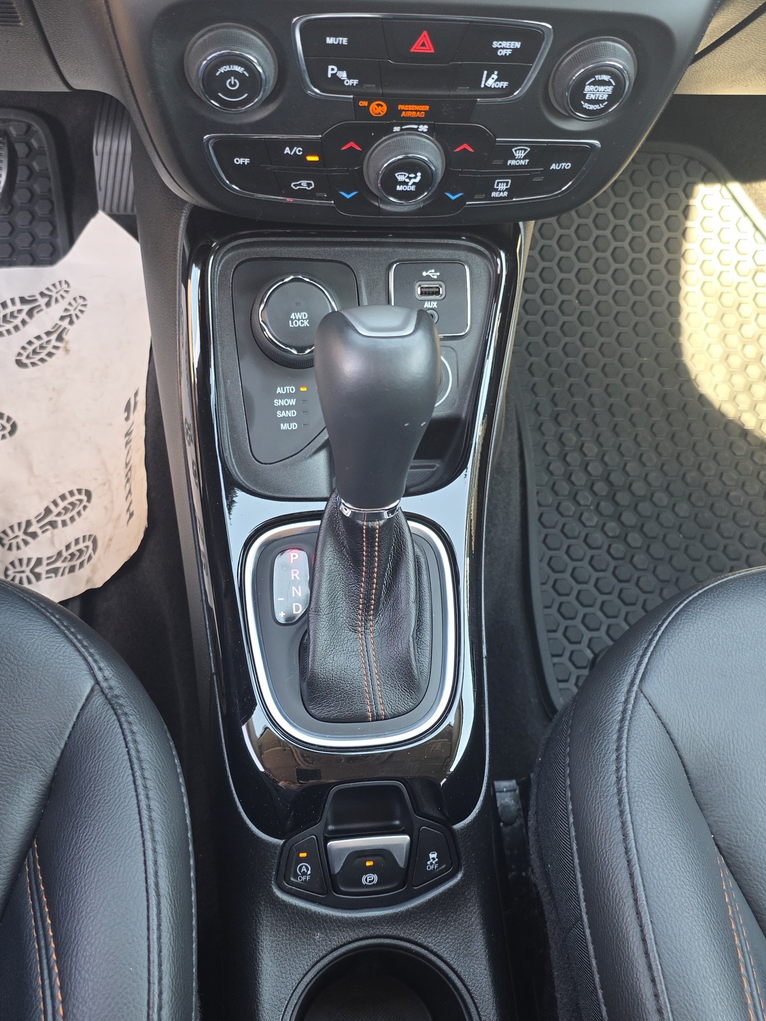 JEEP Compass 1.4 Turbo Limited AWD 9ATX-image-9