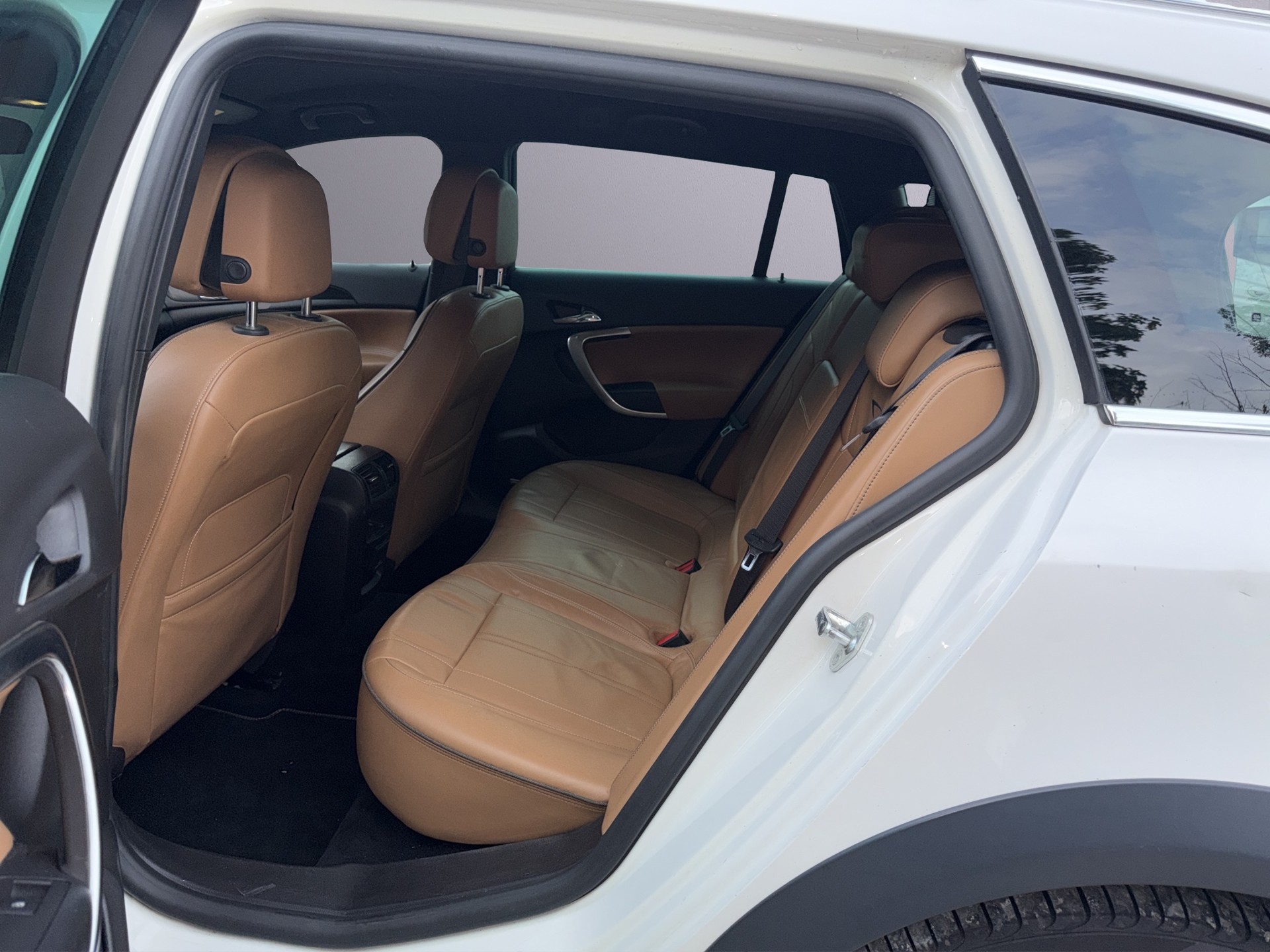 OPEL Insignia Country Tourer 2.0 Turbo 4WD Automatic-image-14