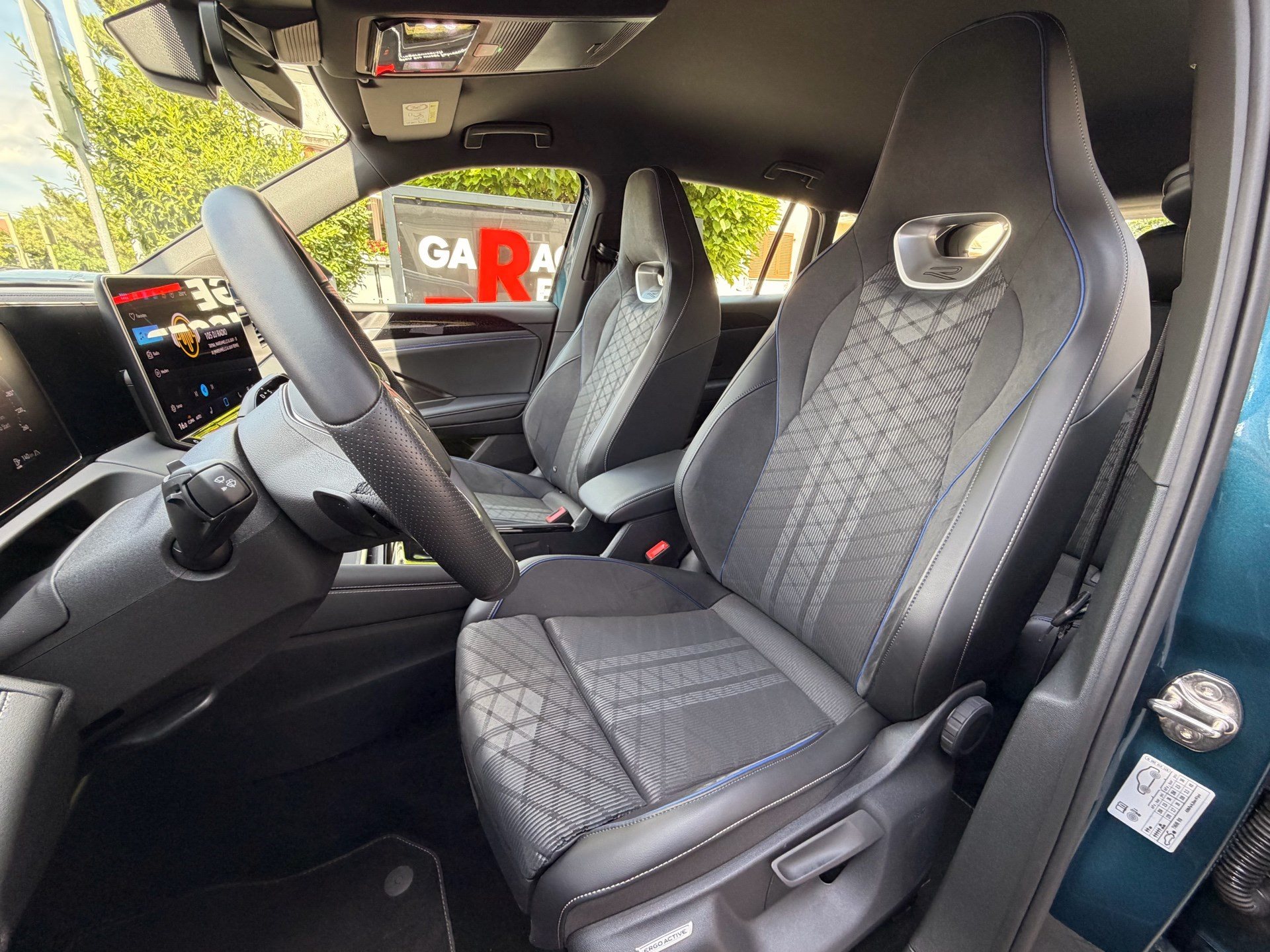 VW Tiguan 2.0 TSI 265 PS 4MOTION R-LINE *** ANHÄNGEKUPPLUNG & 360 GRAD KAMERA ***-image-7