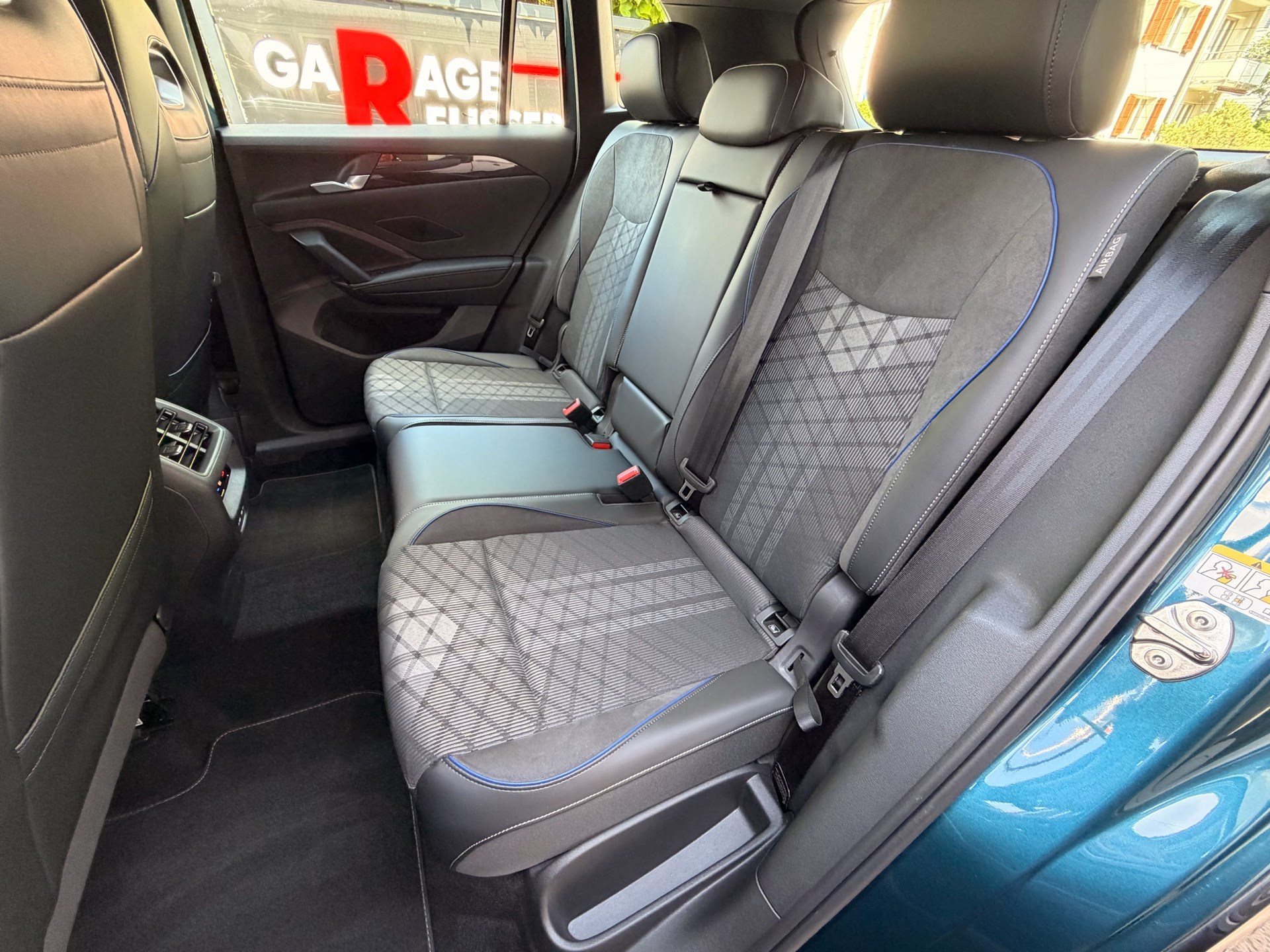 VW Tiguan 2.0 TSI 265 PS 4MOTION R-LINE *** ANHÄNGEKUPPLUNG & 360 GRAD KAMERA ***-image-28