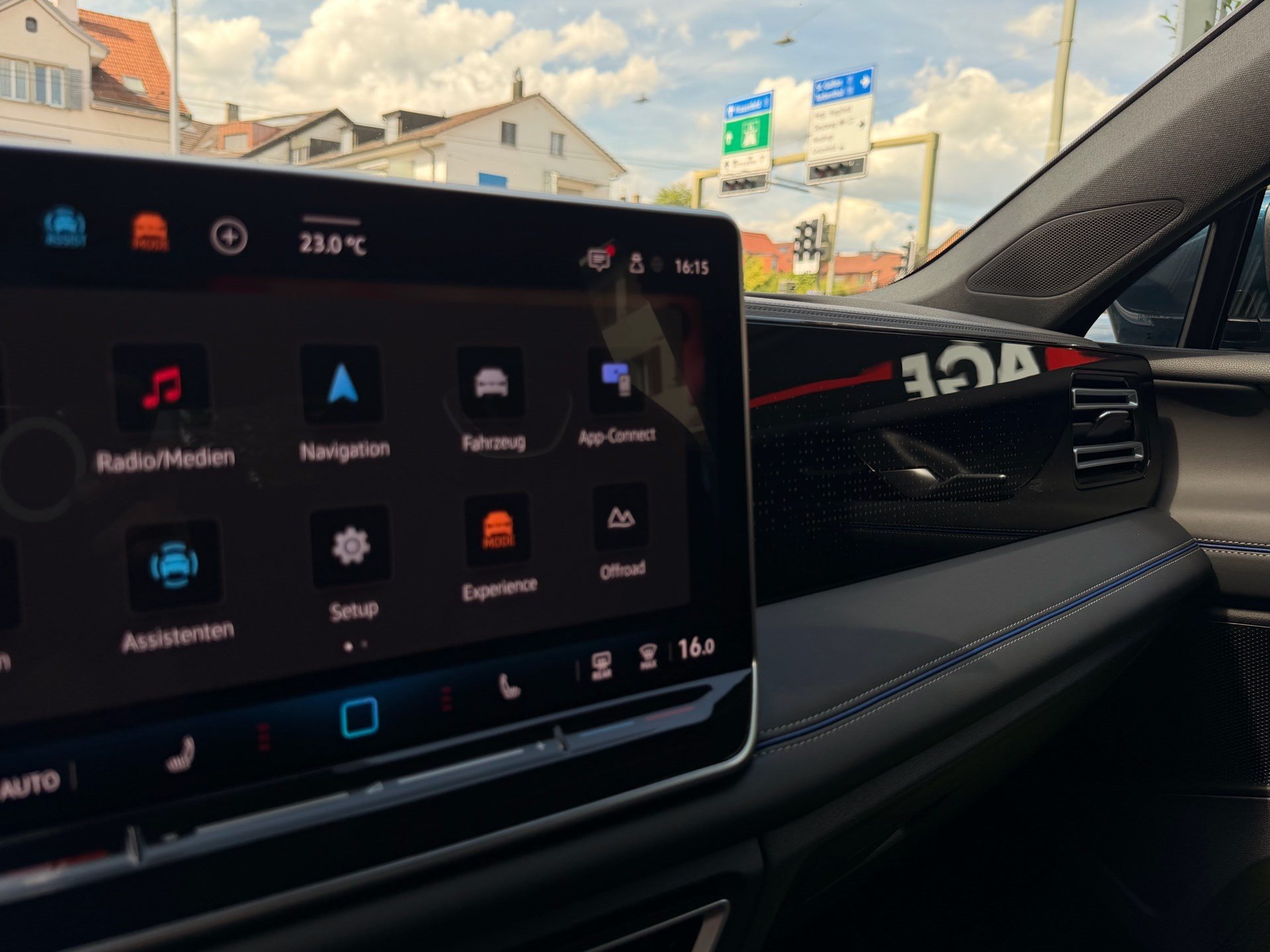 VW Tiguan 2.0 TSI 265 PS 4MOTION R-LINE *** ANHÄNGEKUPPLUNG & 360 GRAD KAMERA ***-image-26