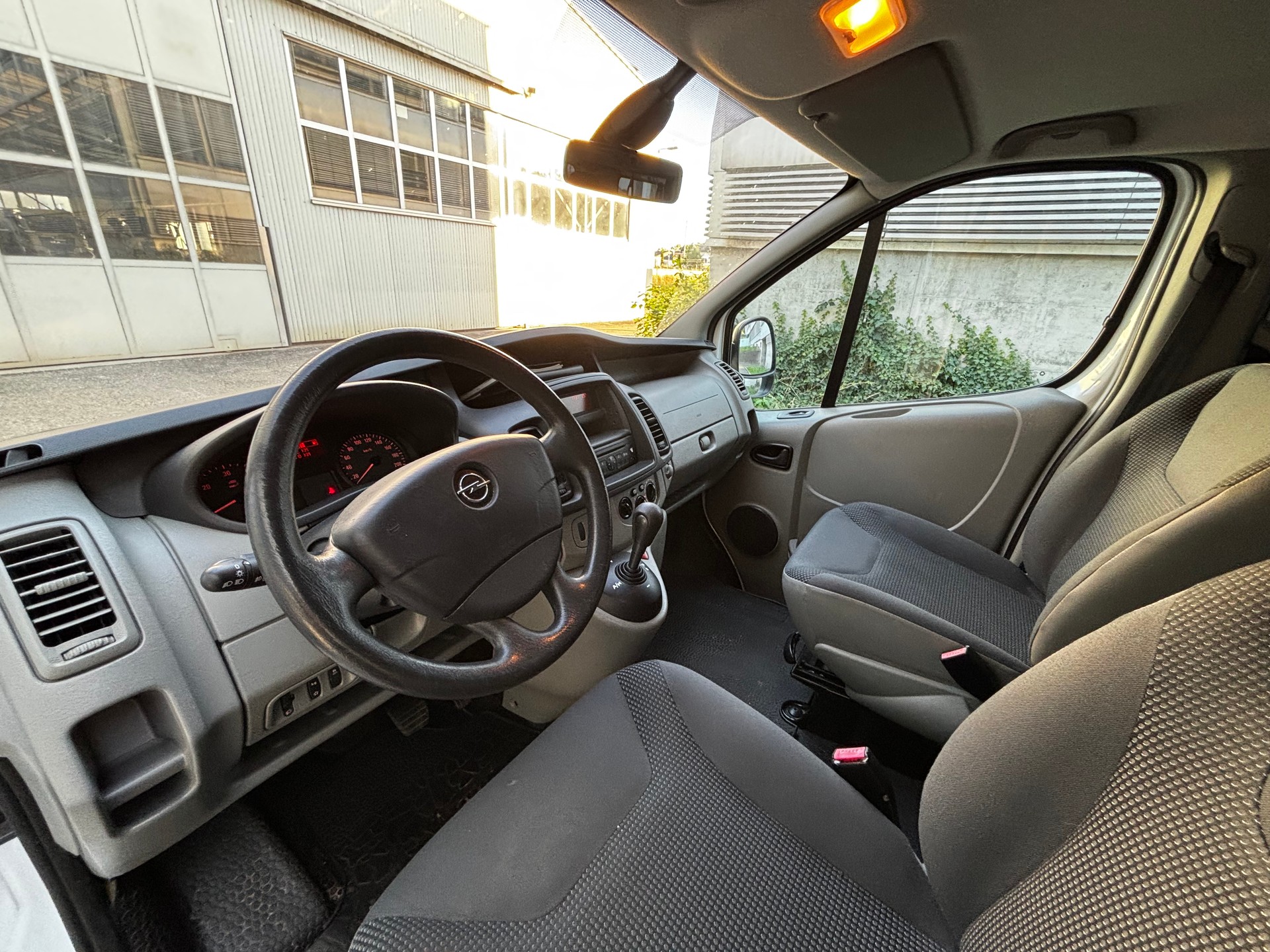 OPEL Vivaro 2.0 CDTI ecoFLEX 2.7t L1H1 Easytronic-image-5