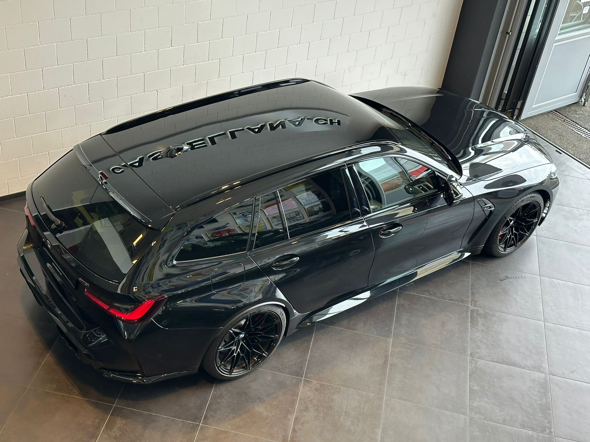 BMW M3 Touring xDrive Competition M-showroom-element-3