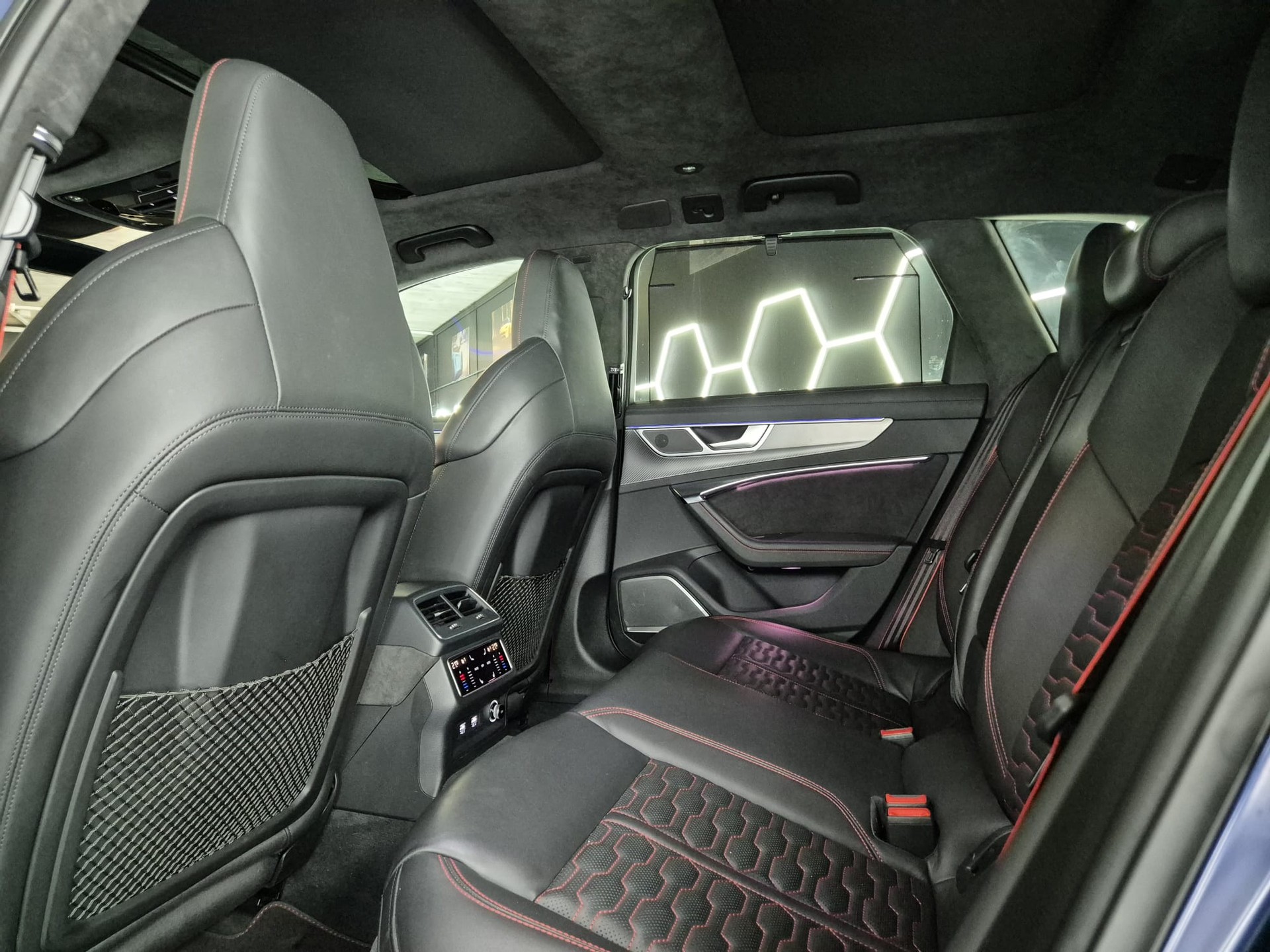 AUDI RS6 Avant 4.0 TFSI V8 quattro-image-22