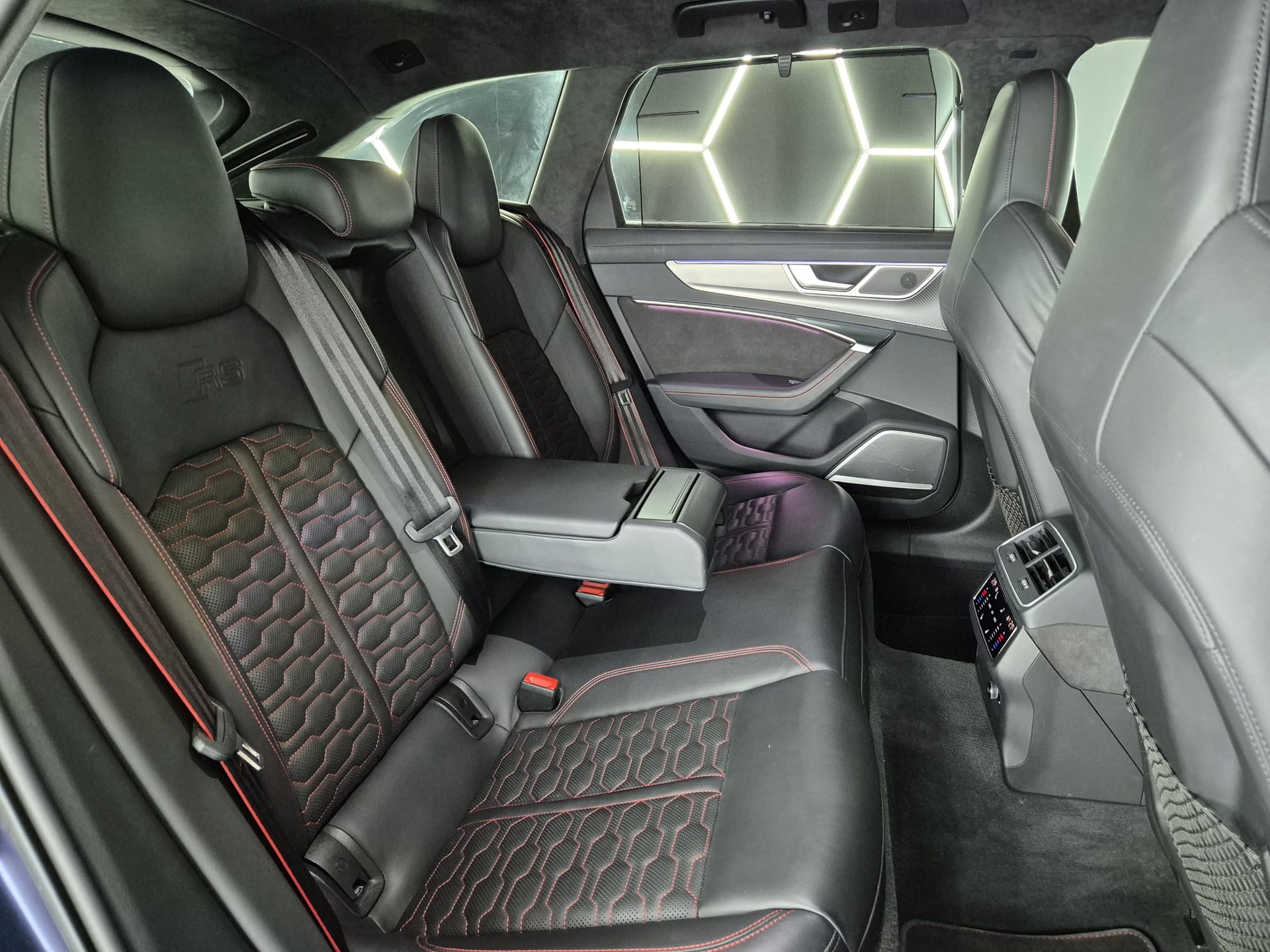 AUDI RS6 Avant 4.0 TFSI V8 quattro-image-27