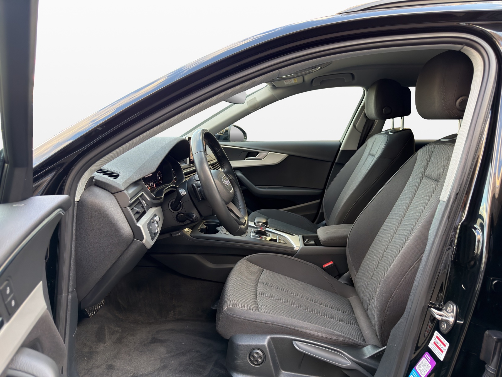 AUDI A4 Avant 35 TDI Sport S-tronic-image-8