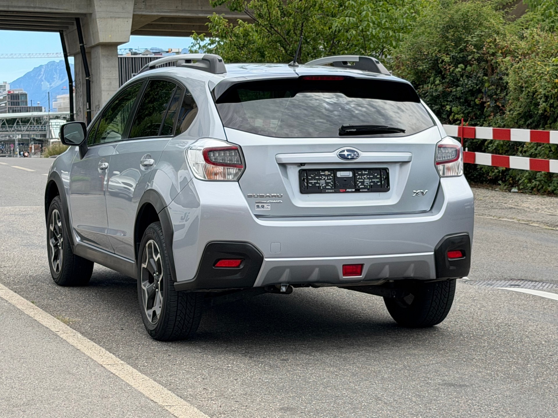 SUBARU XV 1.6 Swiss Two AWD CVT-image-3