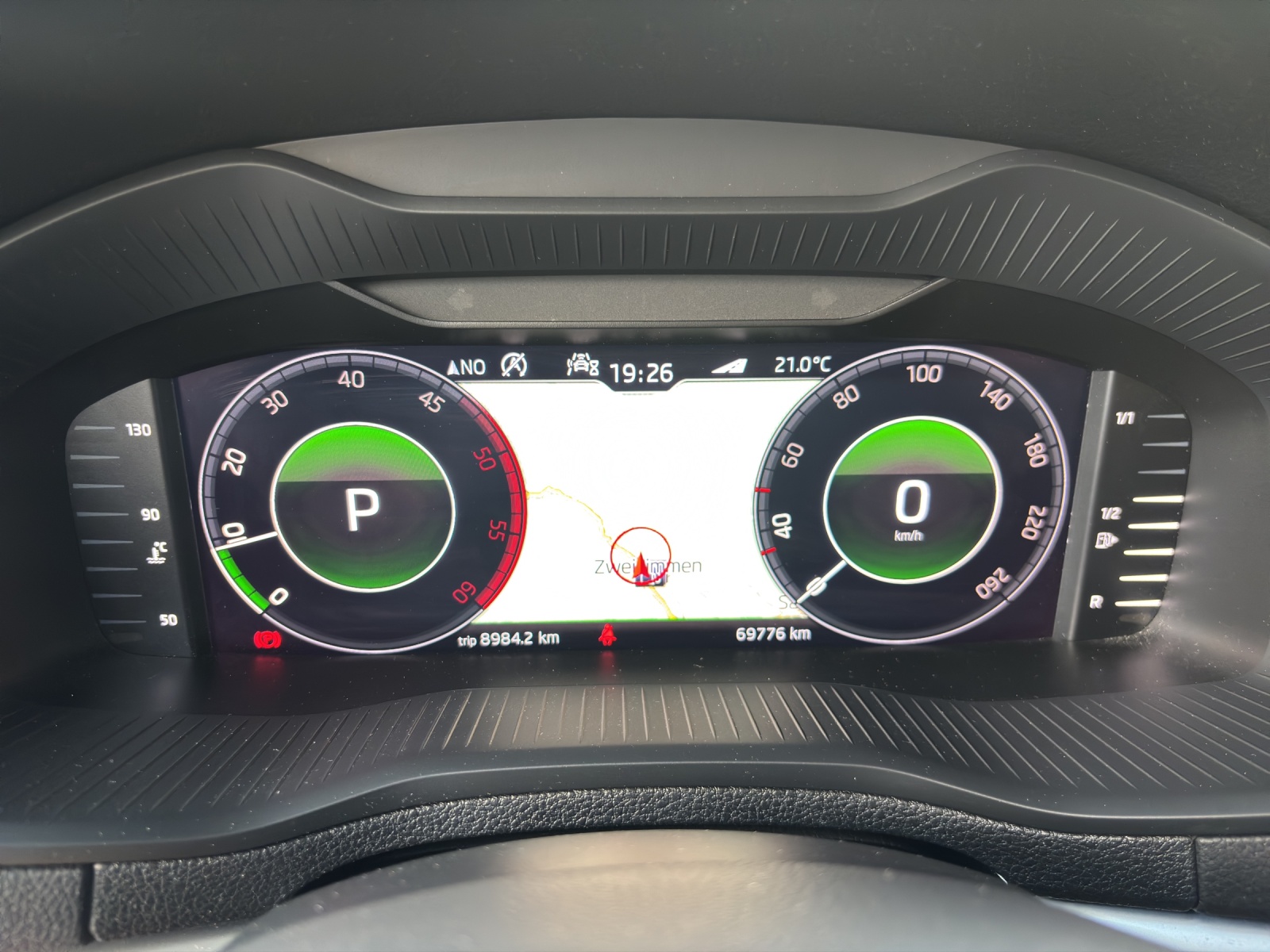 SKODA Karoq 2.0 TDI Drive 4x4 DSG-image-5