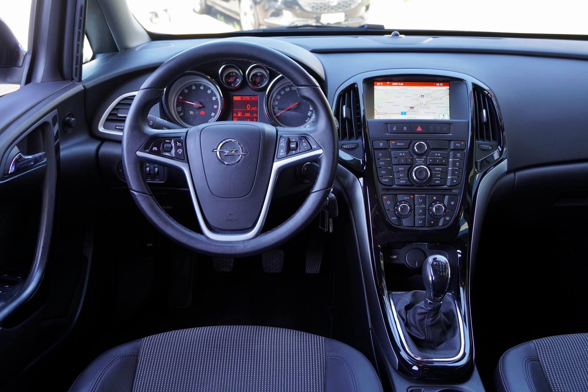 OPEL Astra SportsTourer 1.6i 16V Turbo Cosmo-image-13