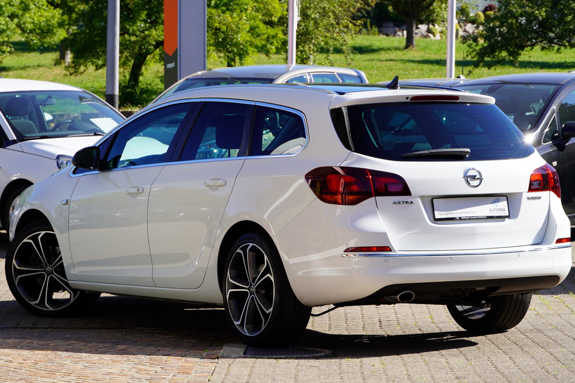 OPEL Astra SportsTourer 1.6i 16V Turbo Cosmo-image-5