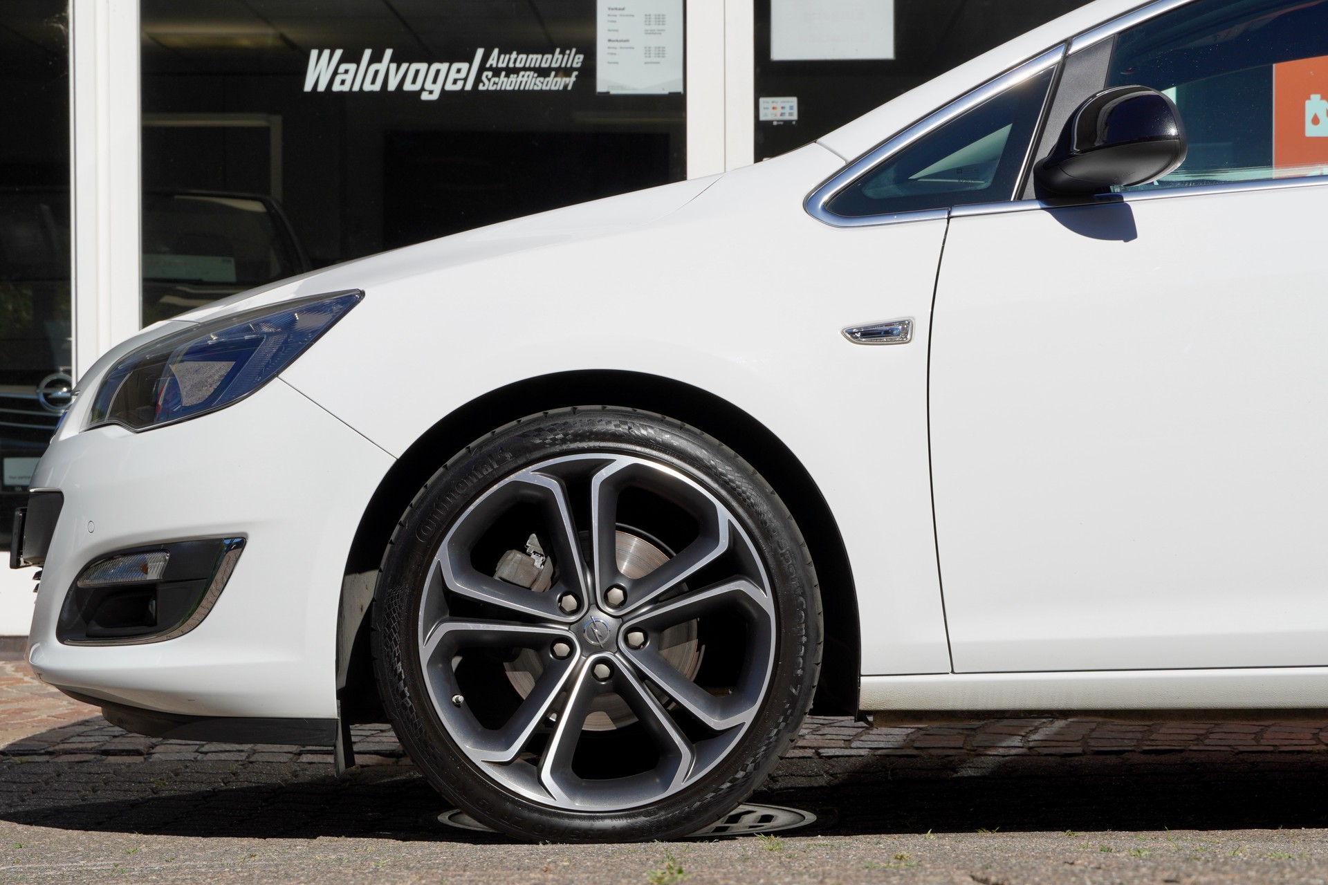 OPEL Astra SportsTourer 1.6i 16V Turbo Cosmo-image-4