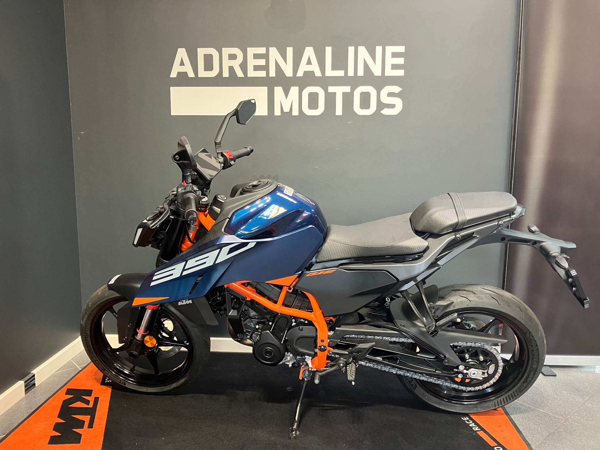 KTM 390 Duke-showroom-element-3