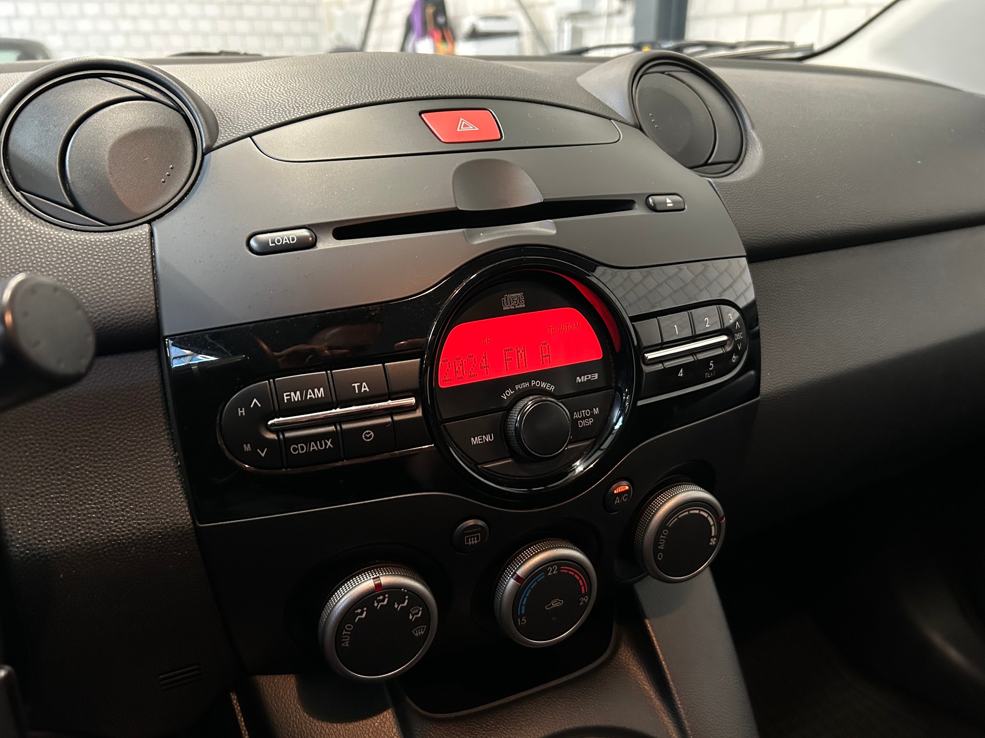 MAZDA 2 1.3i 16V Exclusive-image-8