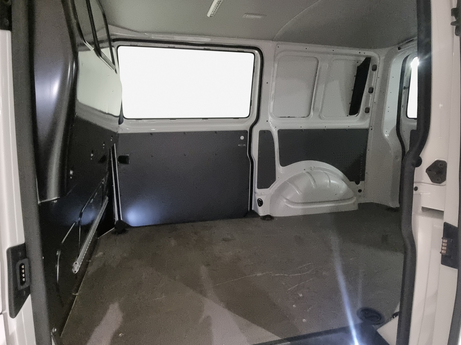 VW T6.1 2.0 TDI 4Motion-image-11