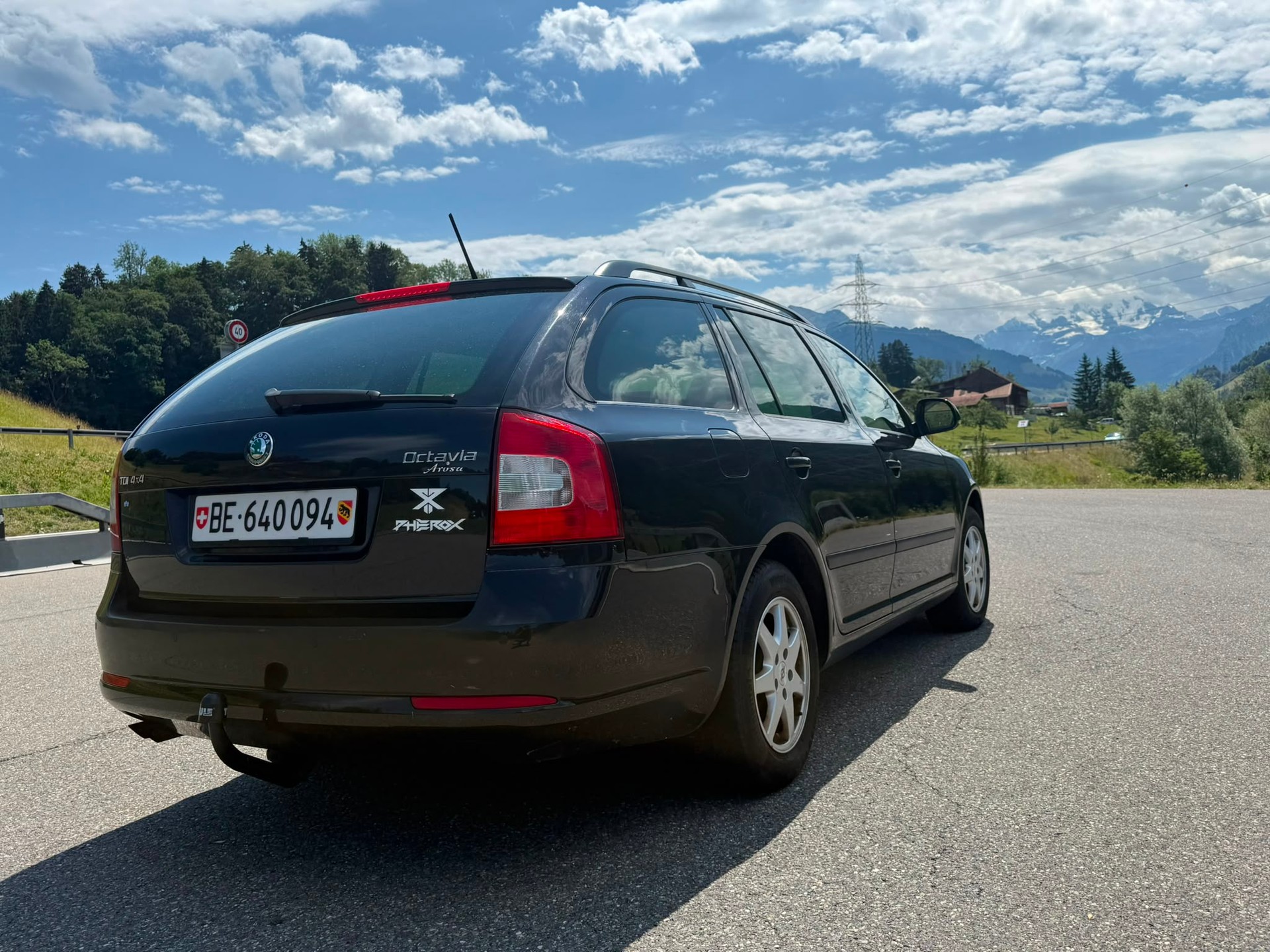 SKODA Octavia Combi 2.0 TDI 4x4 DSG-image-2