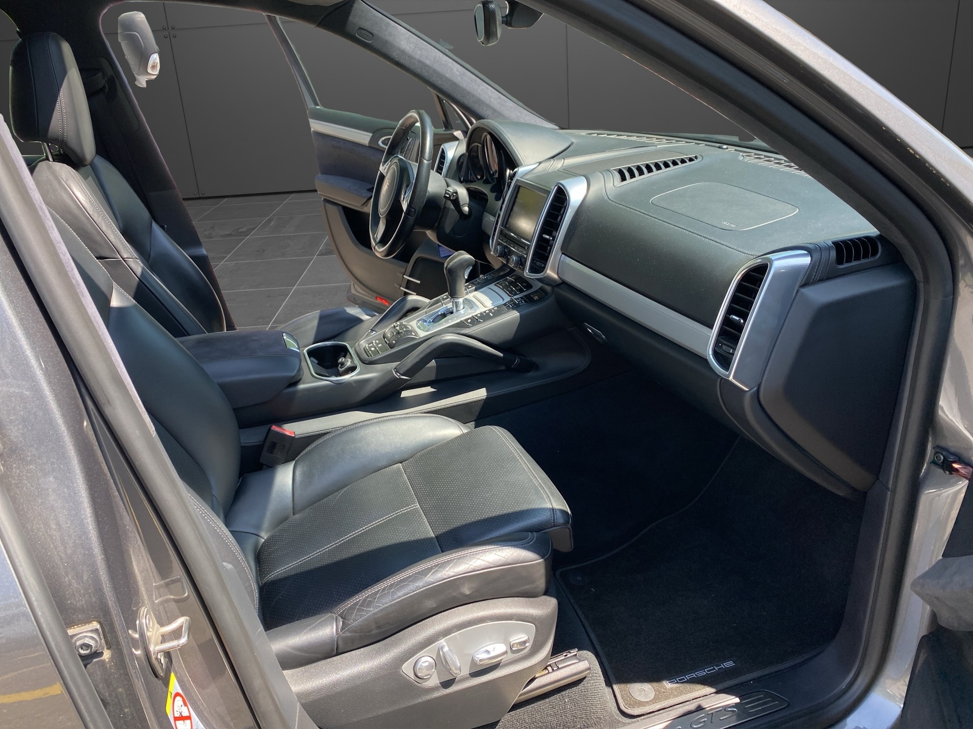 PORSCHE Cayenne GTS-image-15