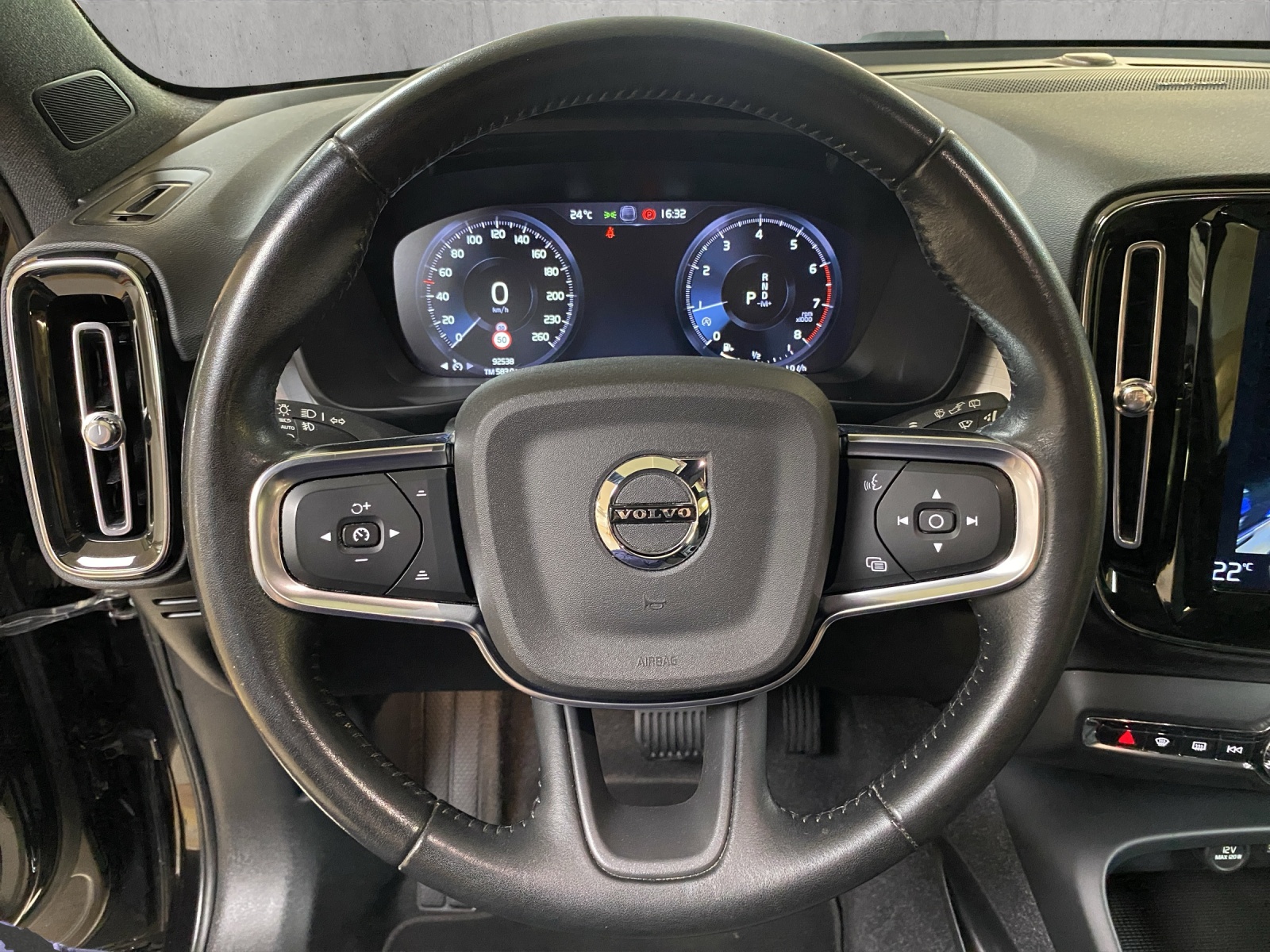 VOLVO XC40 T3 Momentum Geartronic-image-9