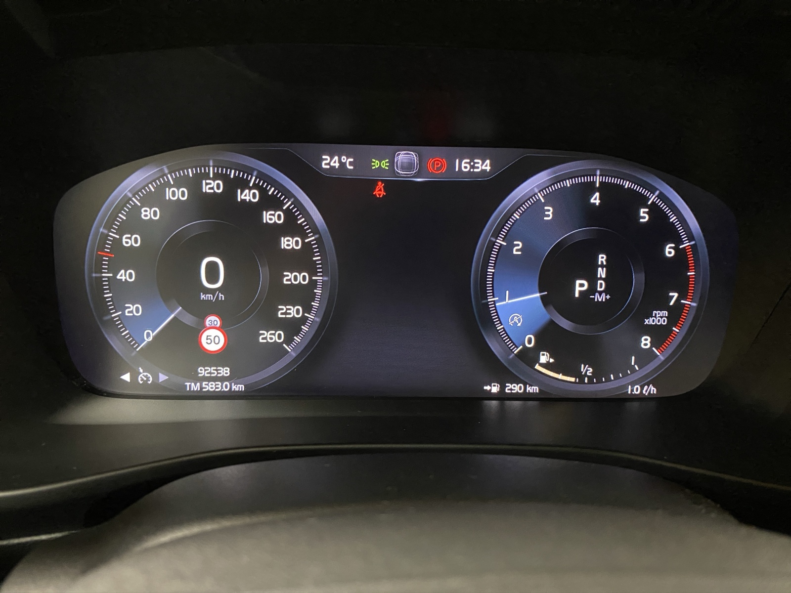 VOLVO XC40 T3 Momentum Geartronic-image-15