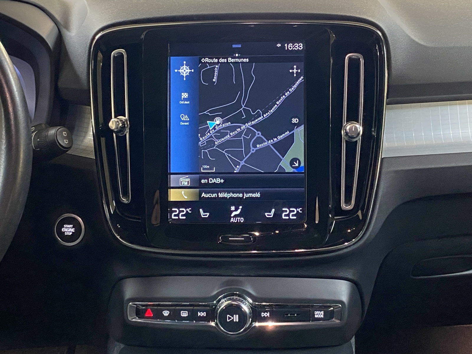 VOLVO XC40 T3 Momentum Geartronic-image-10