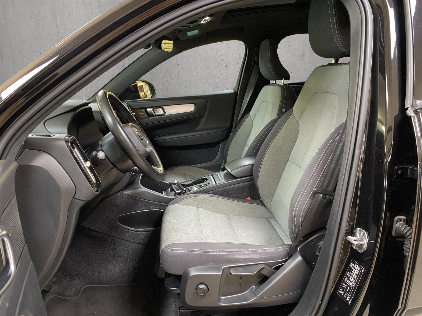 VOLVO XC40 T3 Momentum Geartronic-image-7