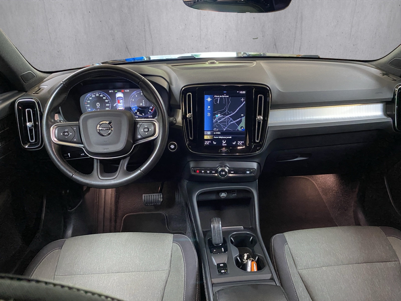 VOLVO XC40 T3 Momentum Geartronic-image-11
