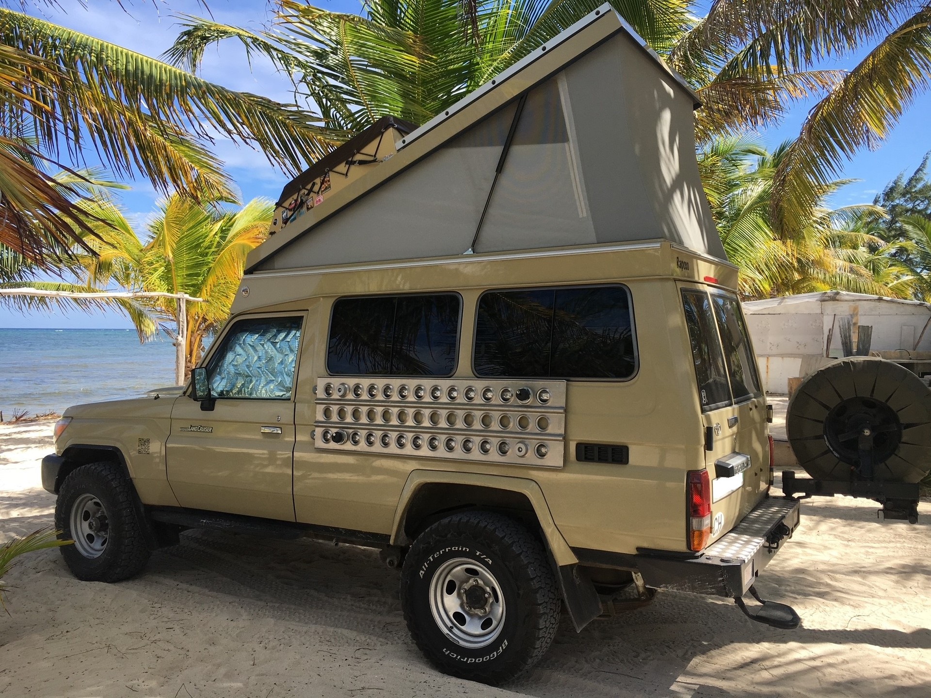 TOYOTA Land Cruiser HZJ78-image-0
