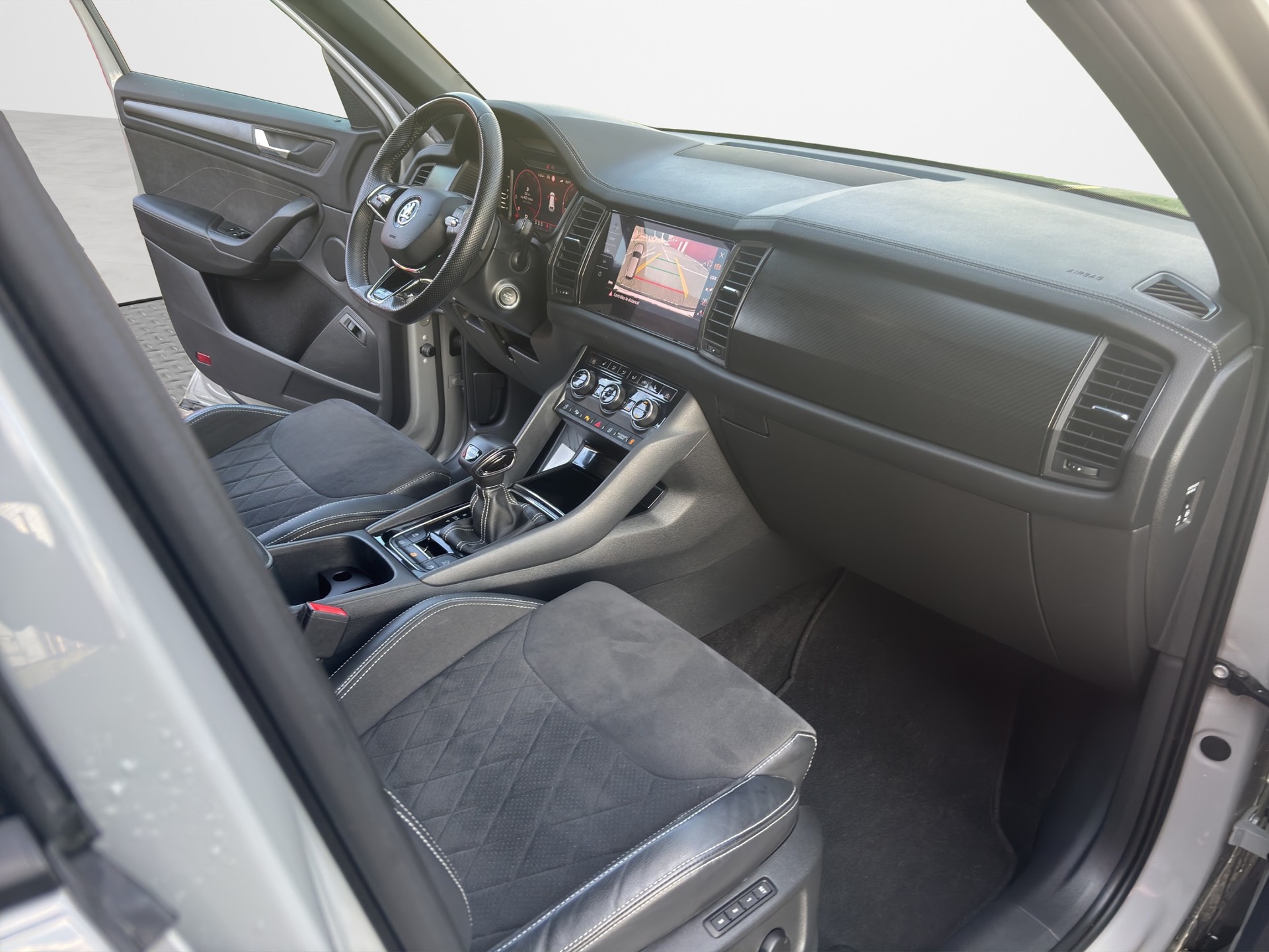 SKODA Kodiaq 2.0 TSI 4x4 SportLine-image-13