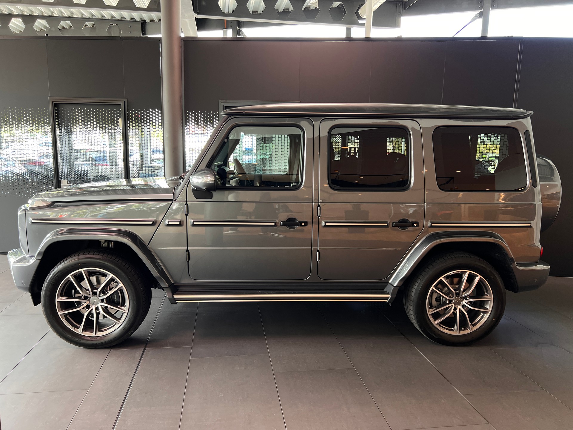 MERCEDES-BENZ G 450d 9G-Tronic-image-2