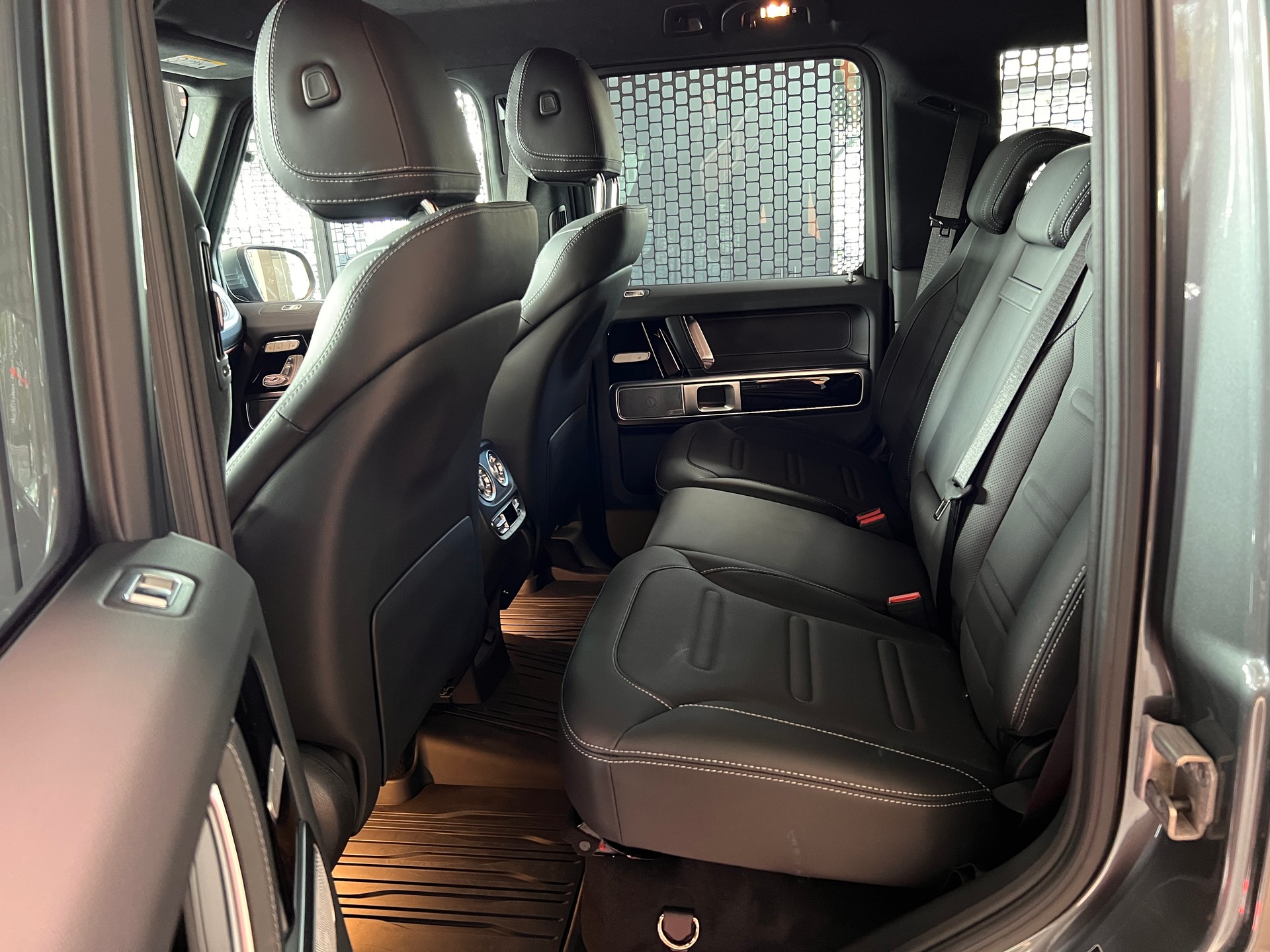 MERCEDES-BENZ G 450d 9G-Tronic-image-7