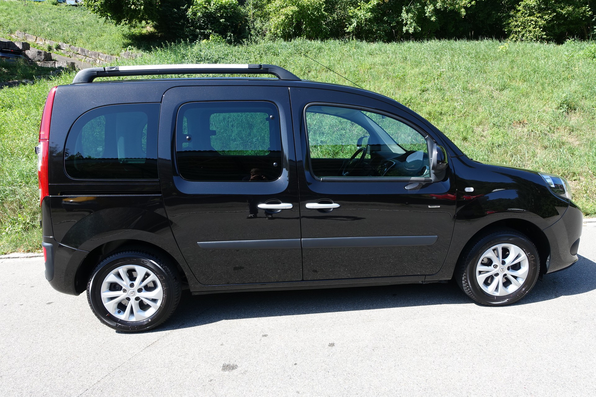 RENAULT Kangoo 1.5 dCi Intens EDC-image-13