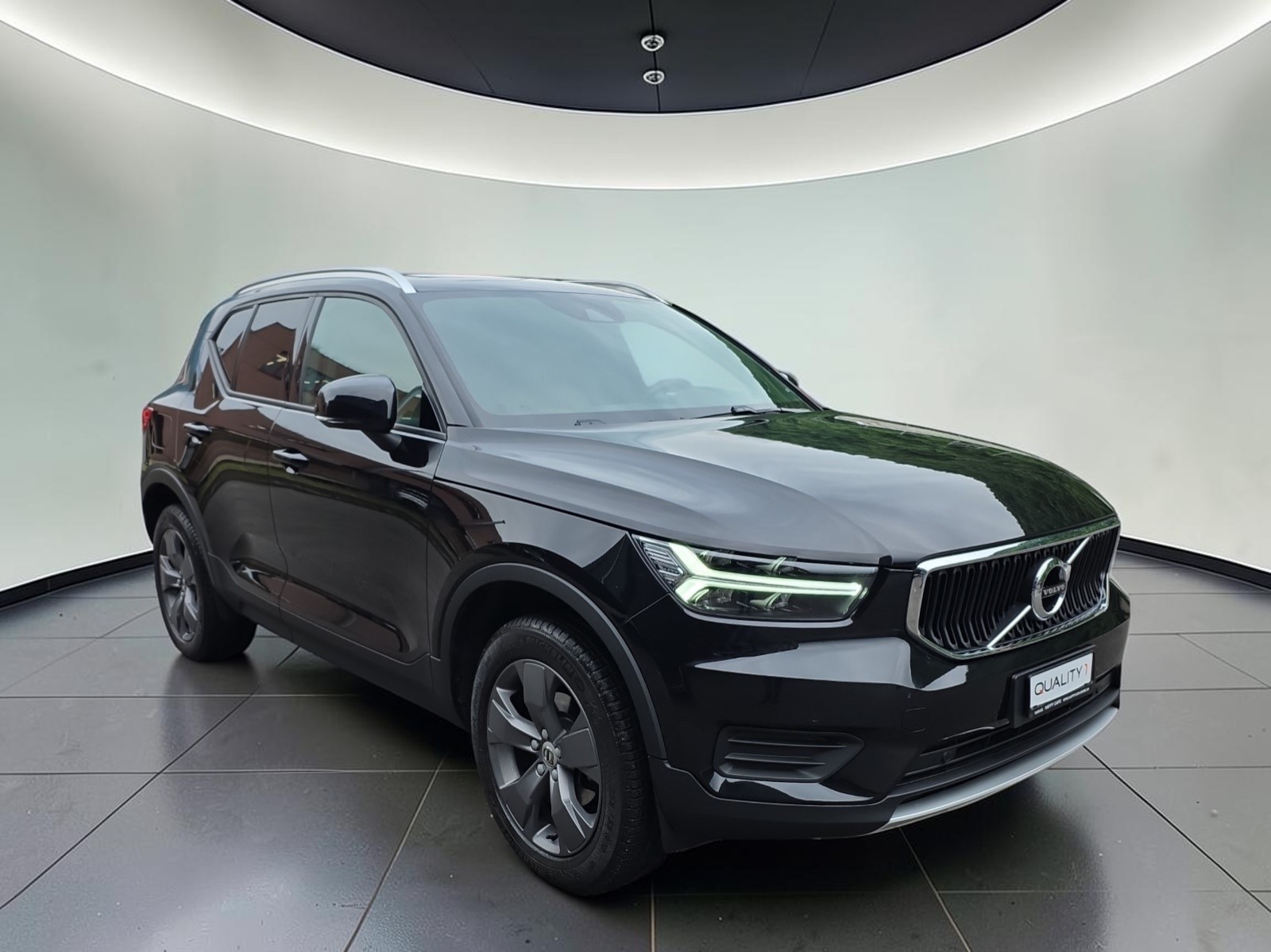 VOLVO XC40 T3 Momentum-image-2