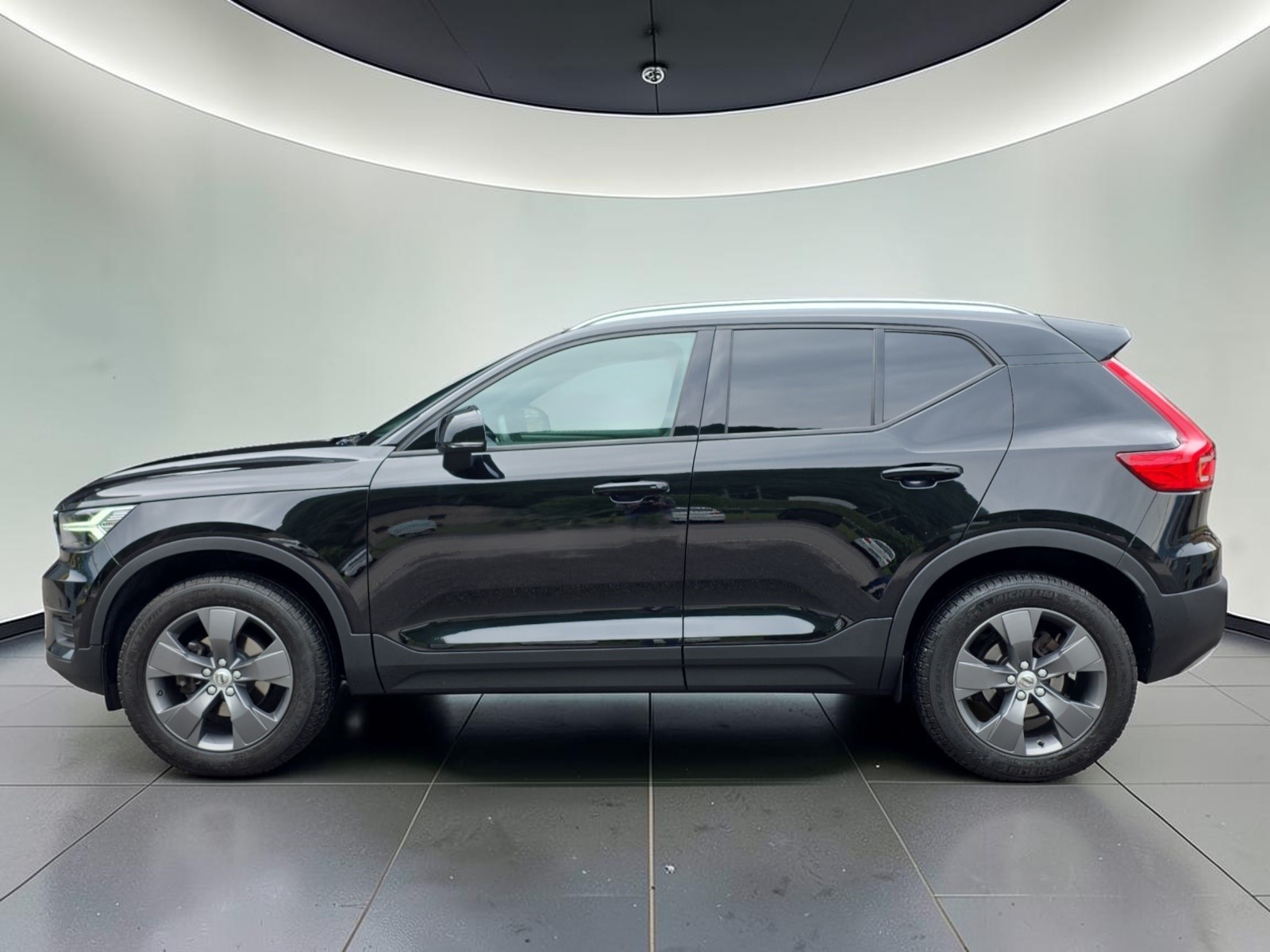 VOLVO XC40 T3 Momentum-image-7