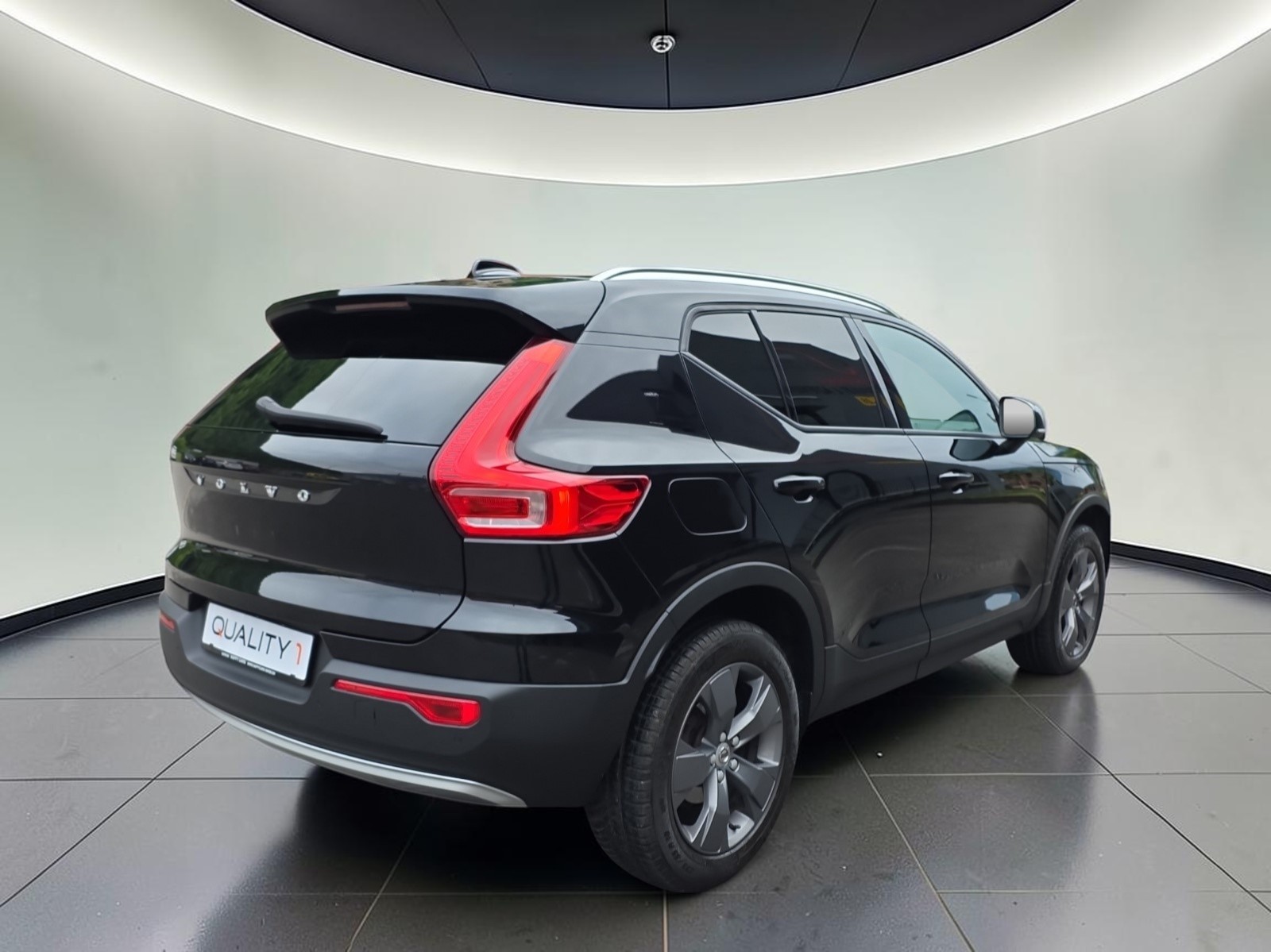 VOLVO XC40 T3 Momentum-image-4