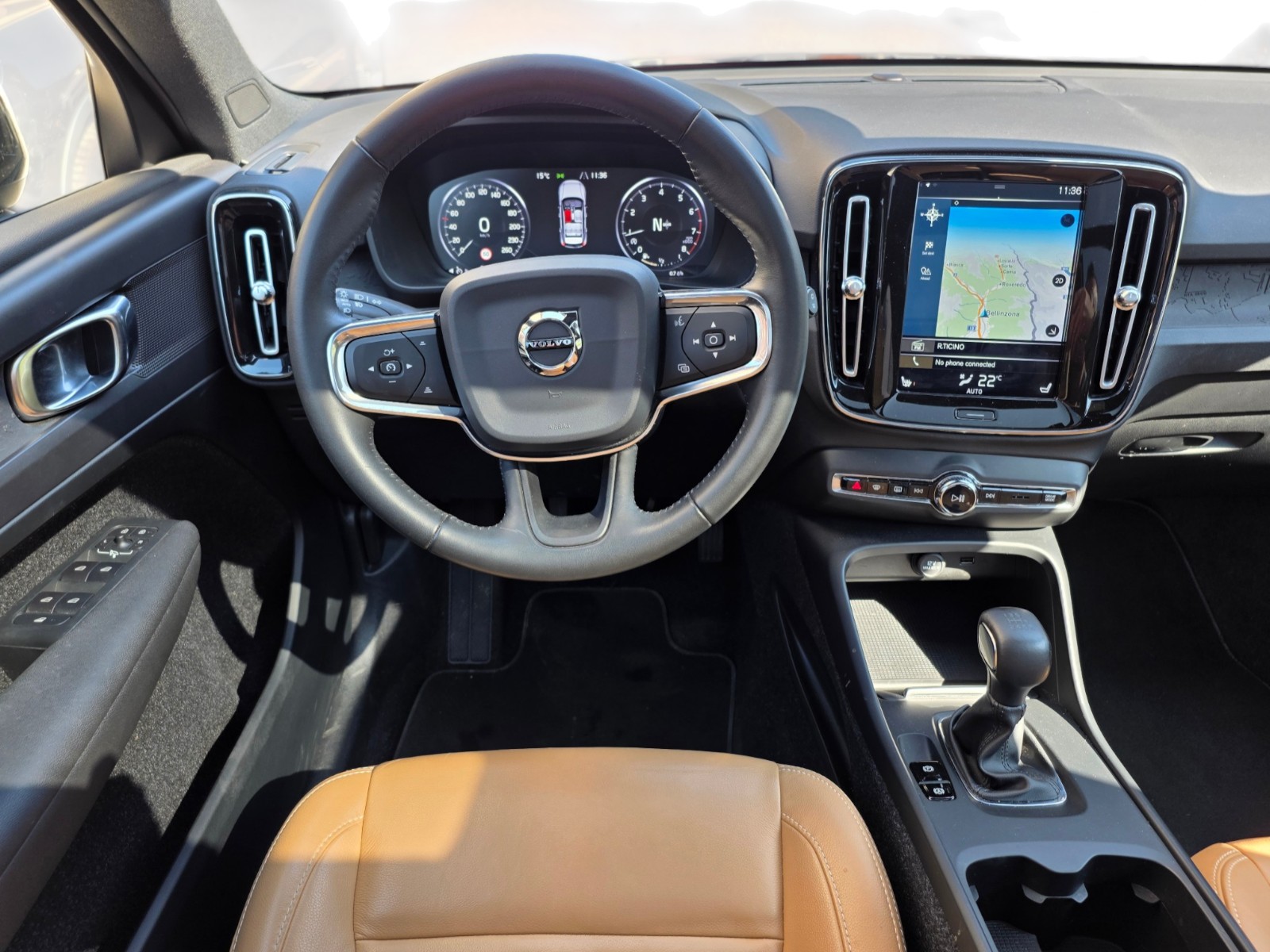 VOLVO XC40 T3 Momentum-image-9