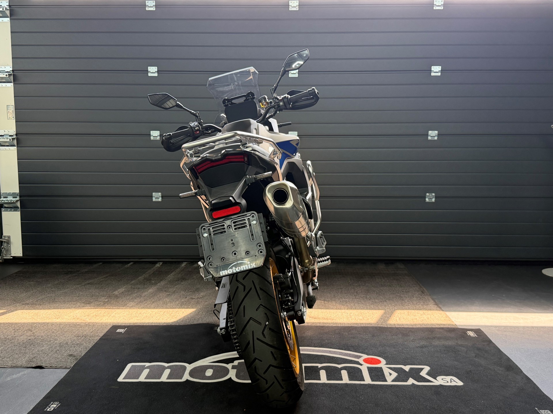 VOGE 900 DSX-showroom-element-3