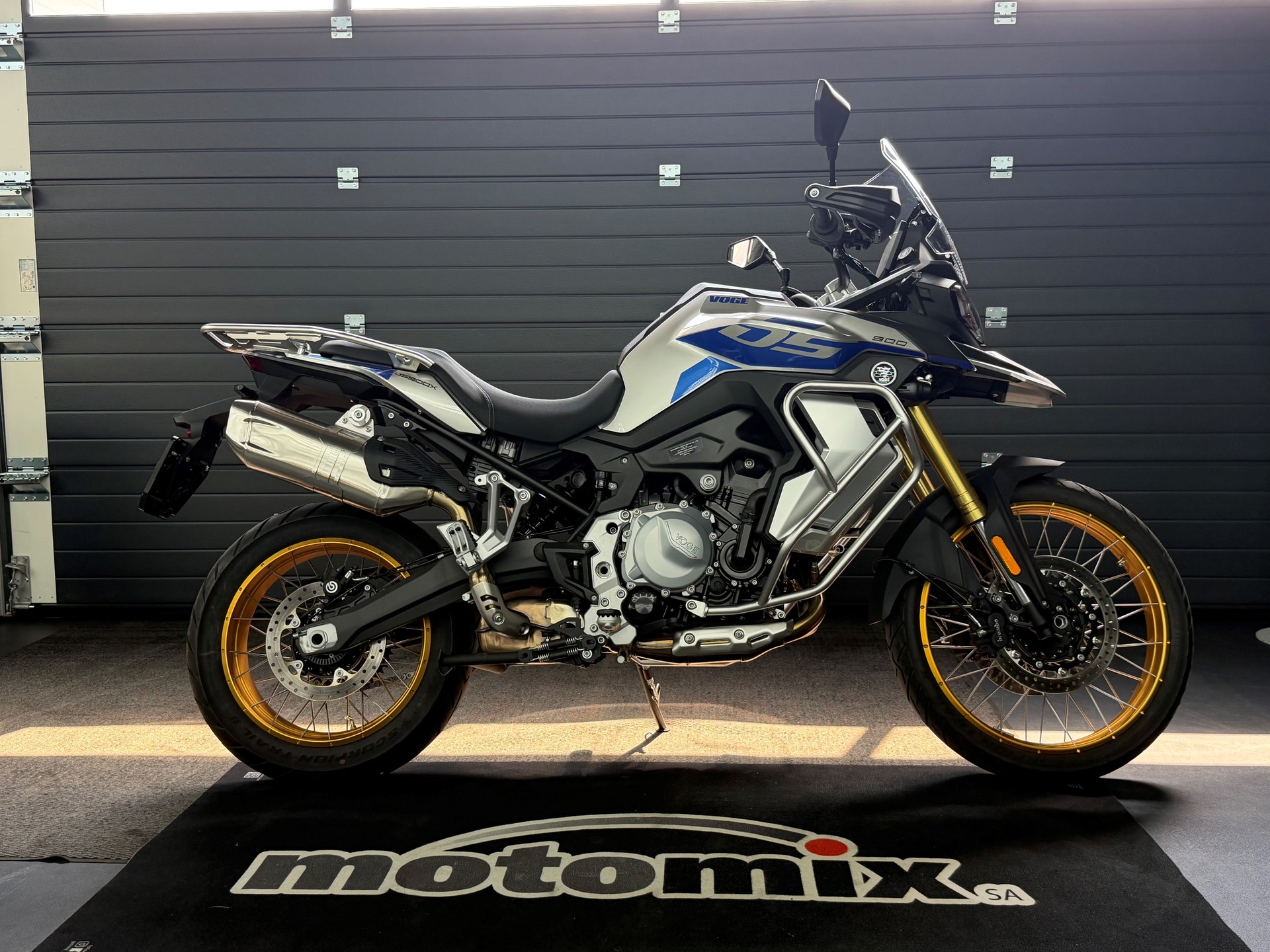VOGE 900 DSX-showroom-element-2