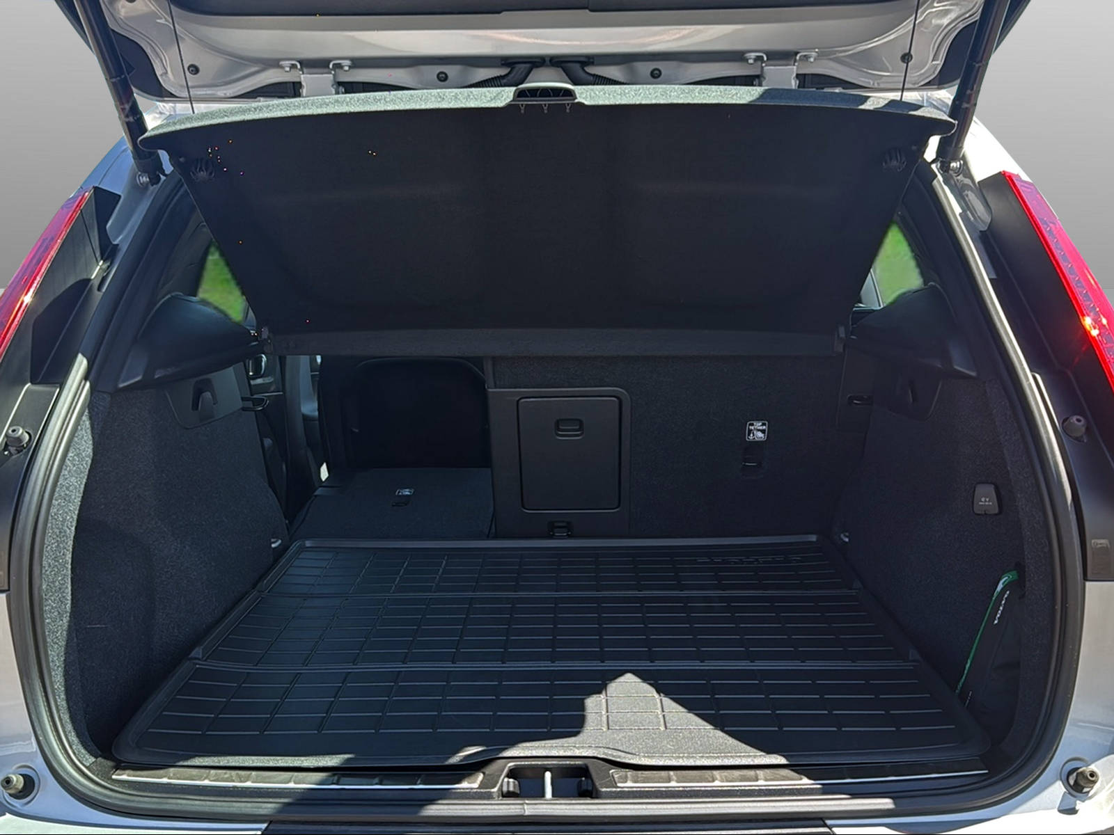 VOLVO XC40 1.5 T4 PiH Plus Bright-image-15