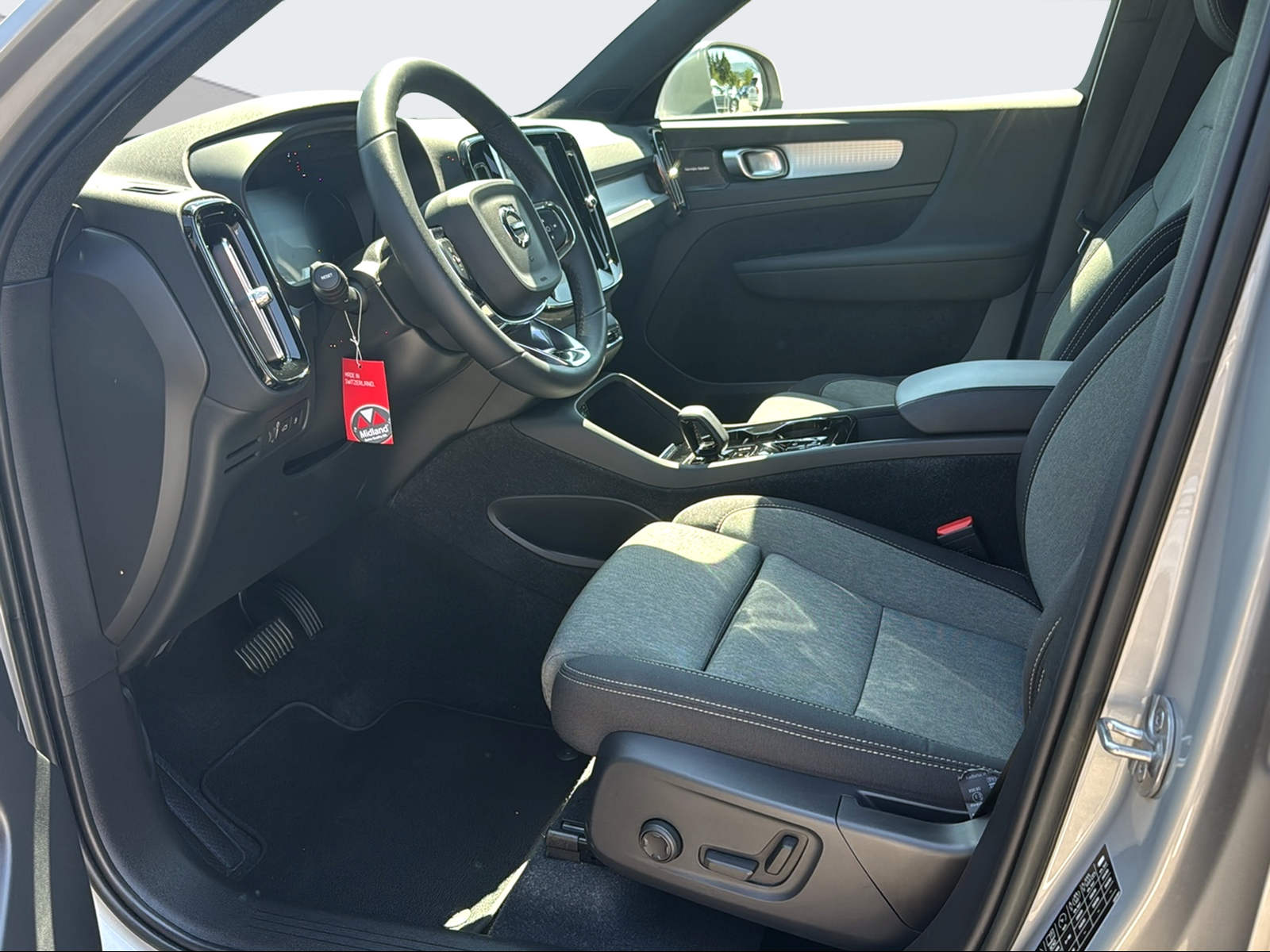 VOLVO XC40 1.5 T4 PiH Plus Bright-image-9