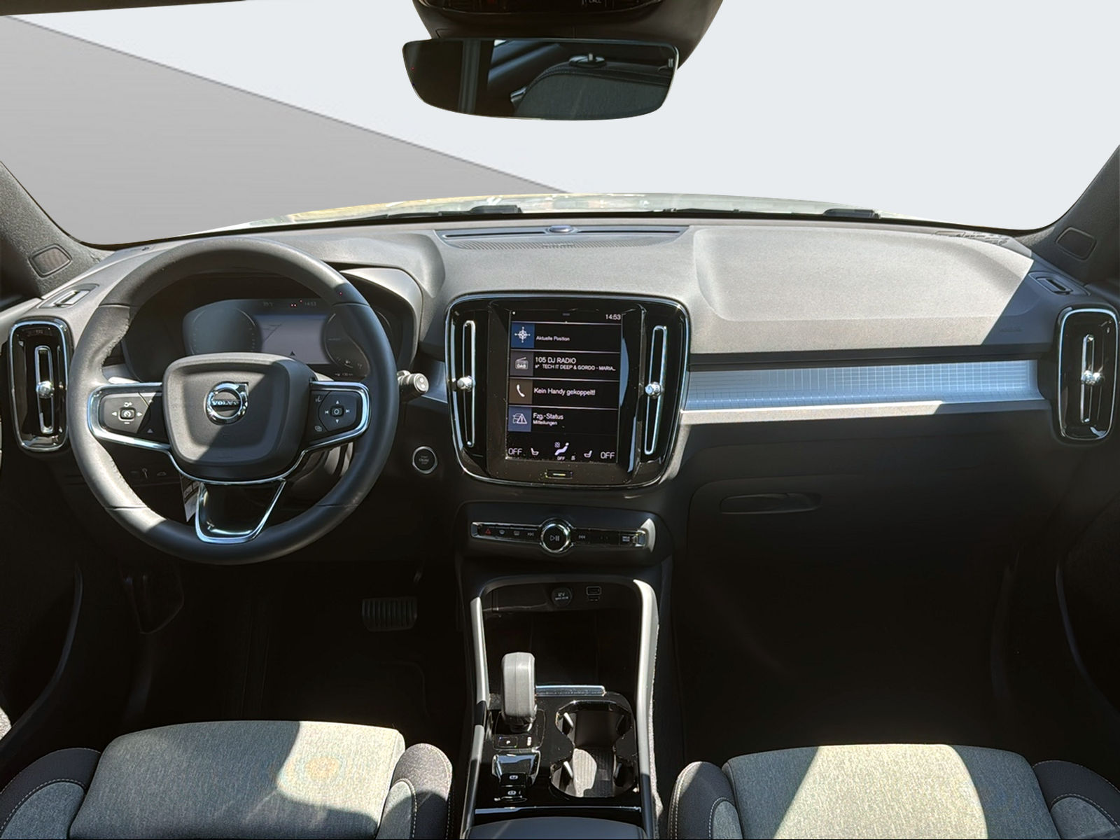 VOLVO XC40 1.5 T4 PiH Plus Bright-image-11