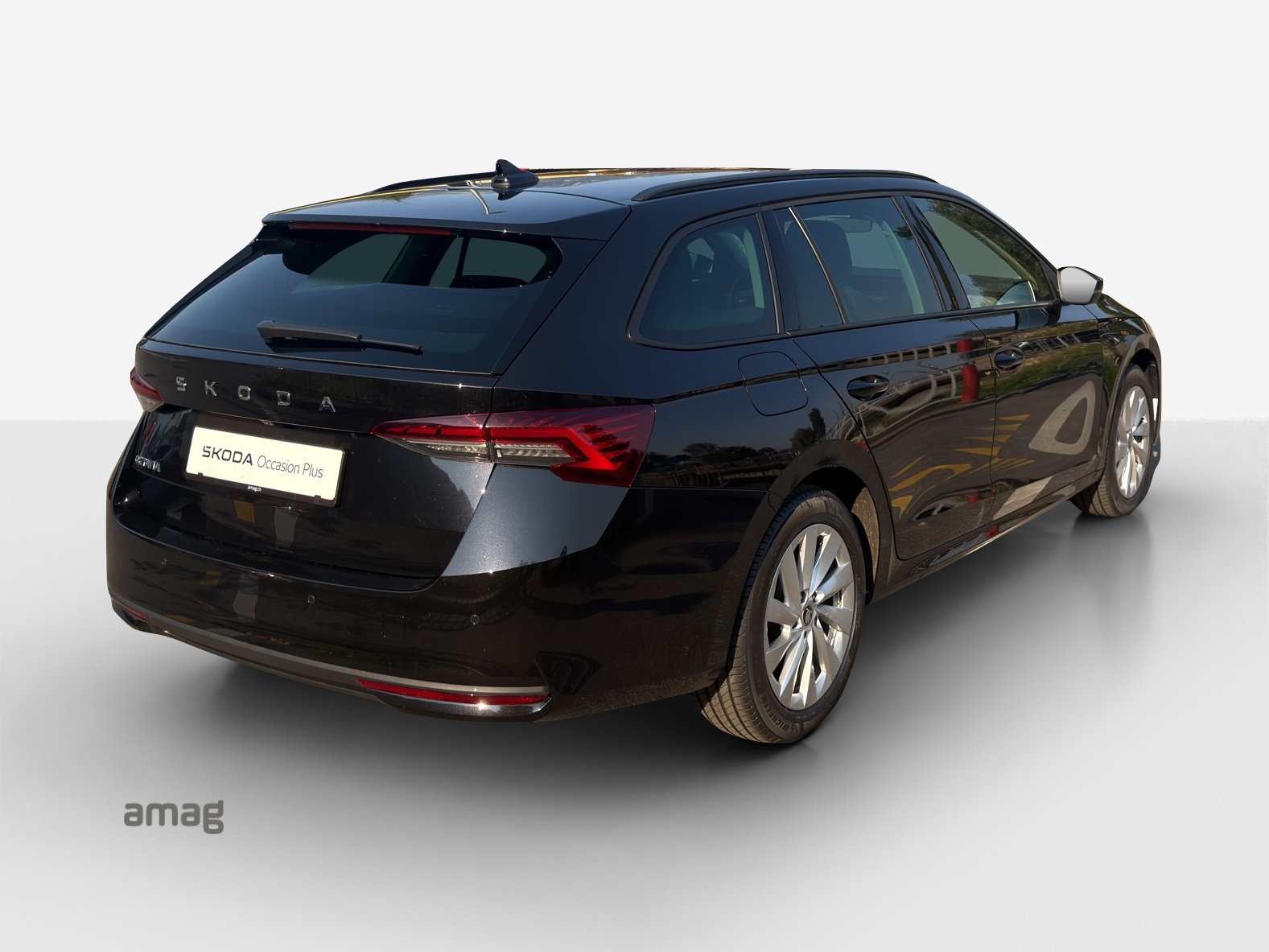 SKODA Octavia Combi 2.0 TDI DSG Selection-image-4