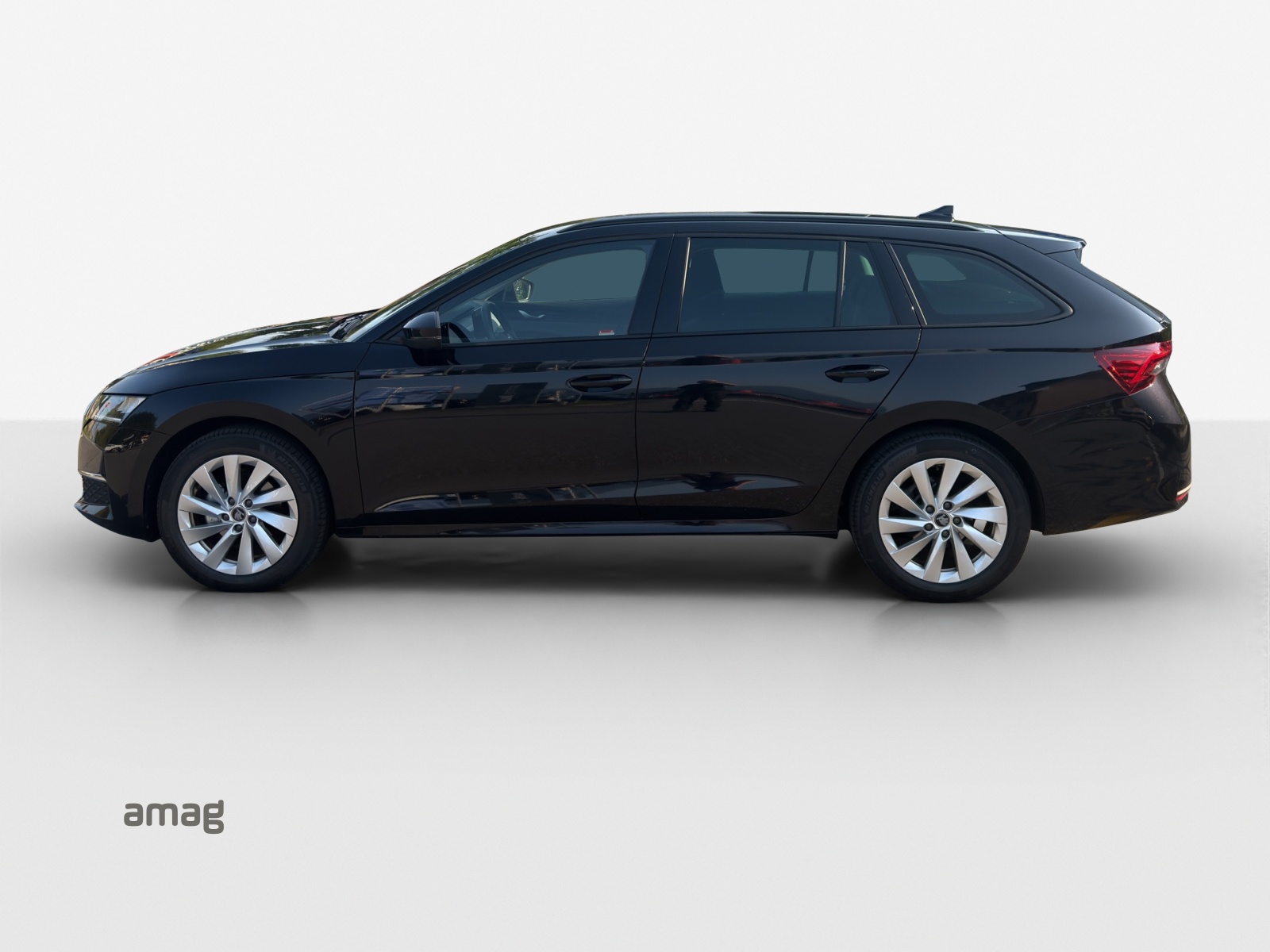 SKODA Octavia Combi 2.0 TDI DSG Selection-image-1
