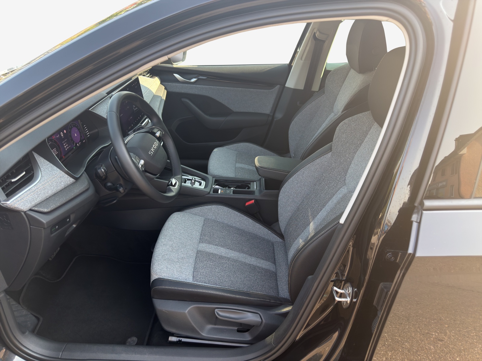 SKODA Octavia Combi 2.0 TDI DSG Selection-image-7