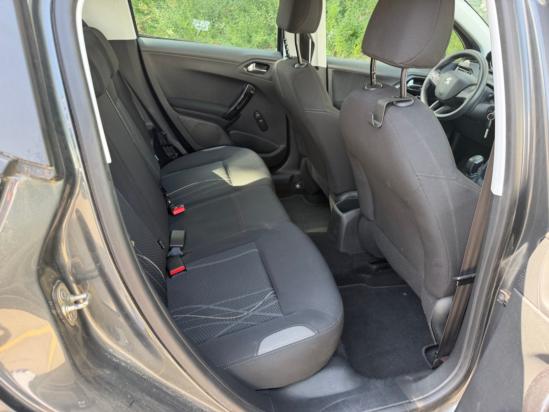 PEUGEOT 208 1.6 e-HDI Active-image-10
