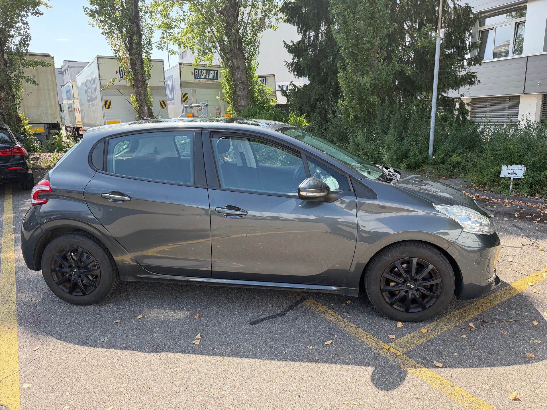 PEUGEOT 208 1.6 e-HDI Active-image-3