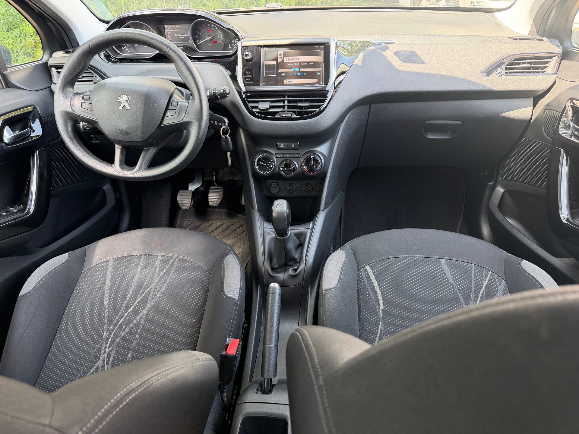 PEUGEOT 208 1.6 e-HDI Active-image-9